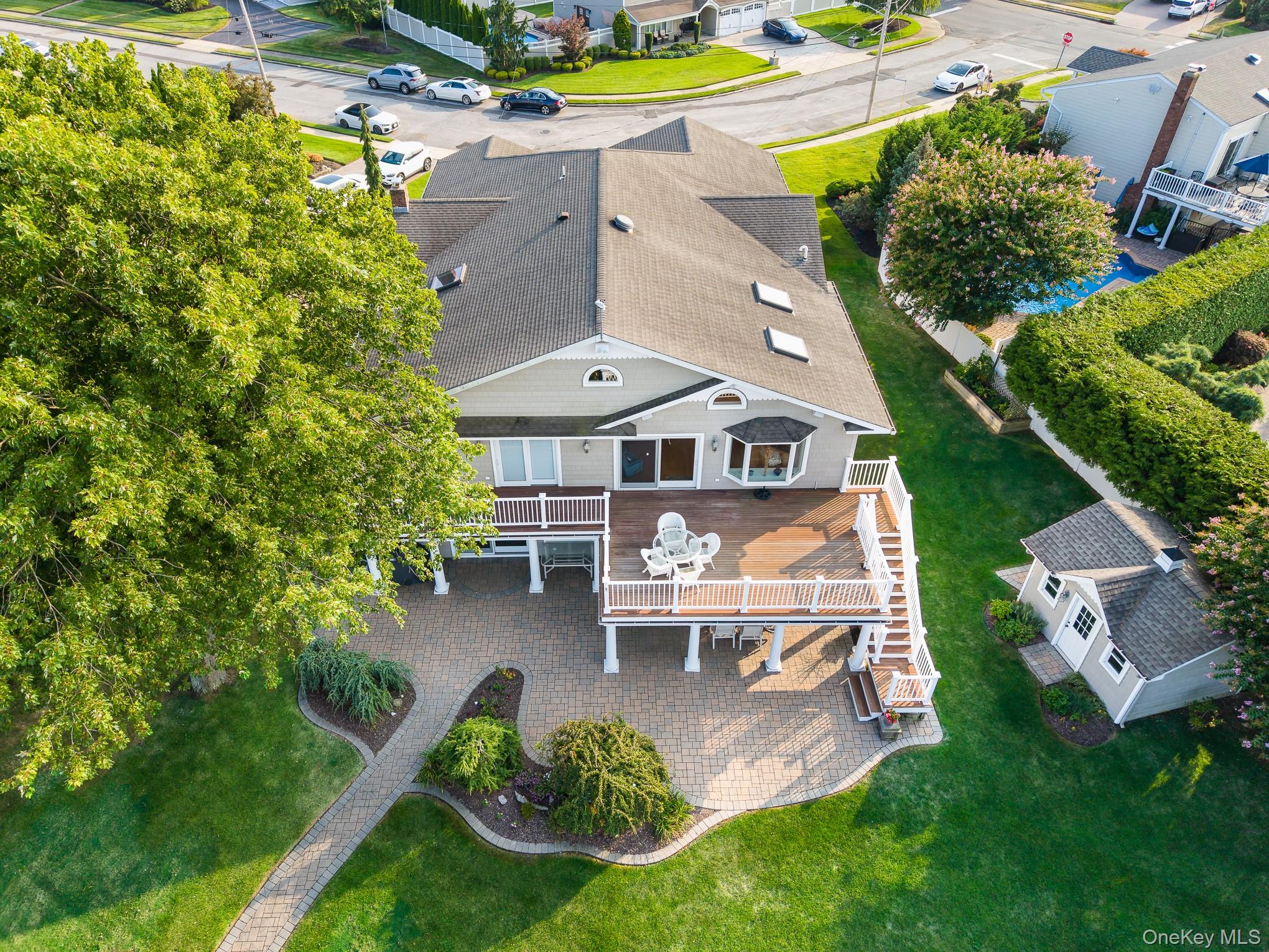 43 Duck Lane, West Islip, NY 11795