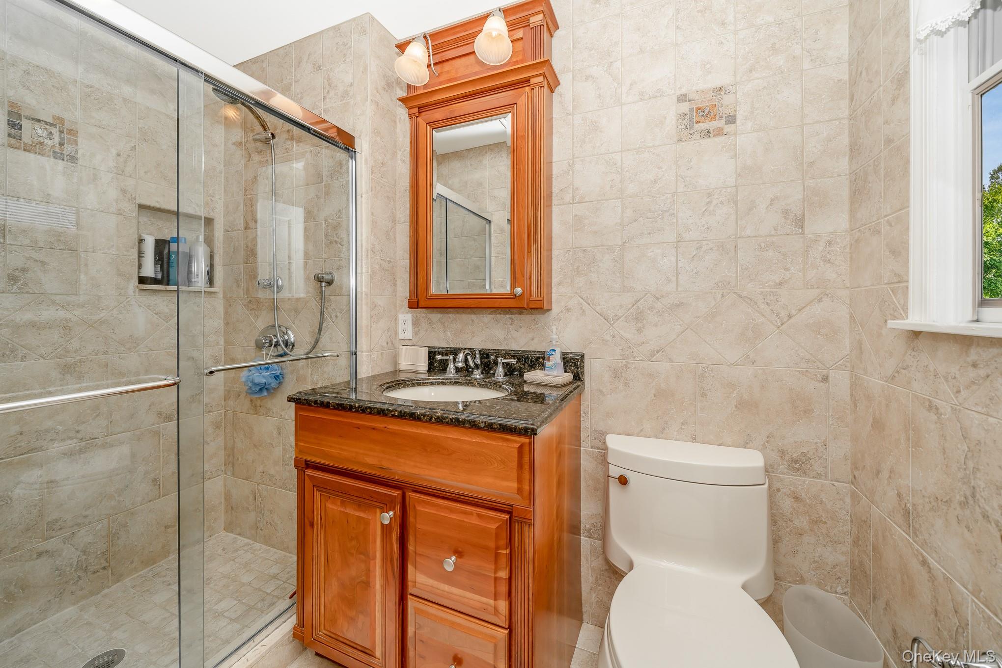 43 Duck Lane, West Islip, NY 11795