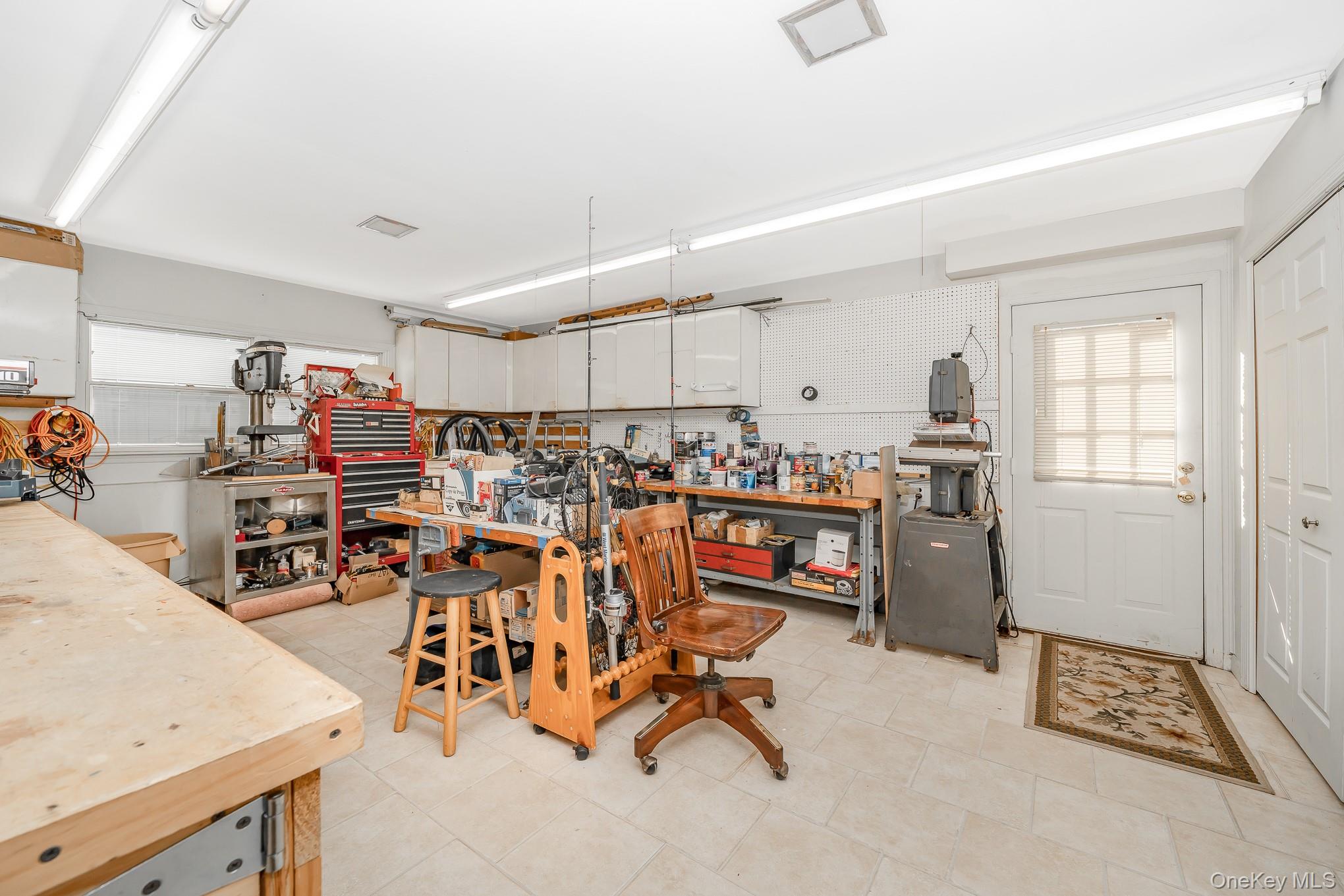 43 Duck Lane, West Islip, NY 11795