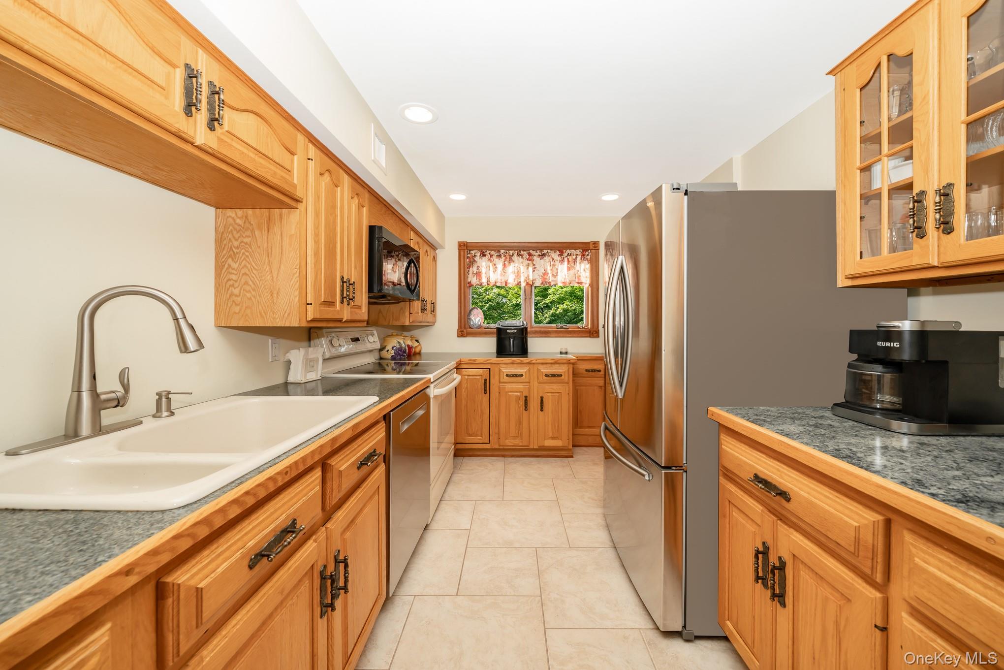 43 Duck Lane, West Islip, NY 11795