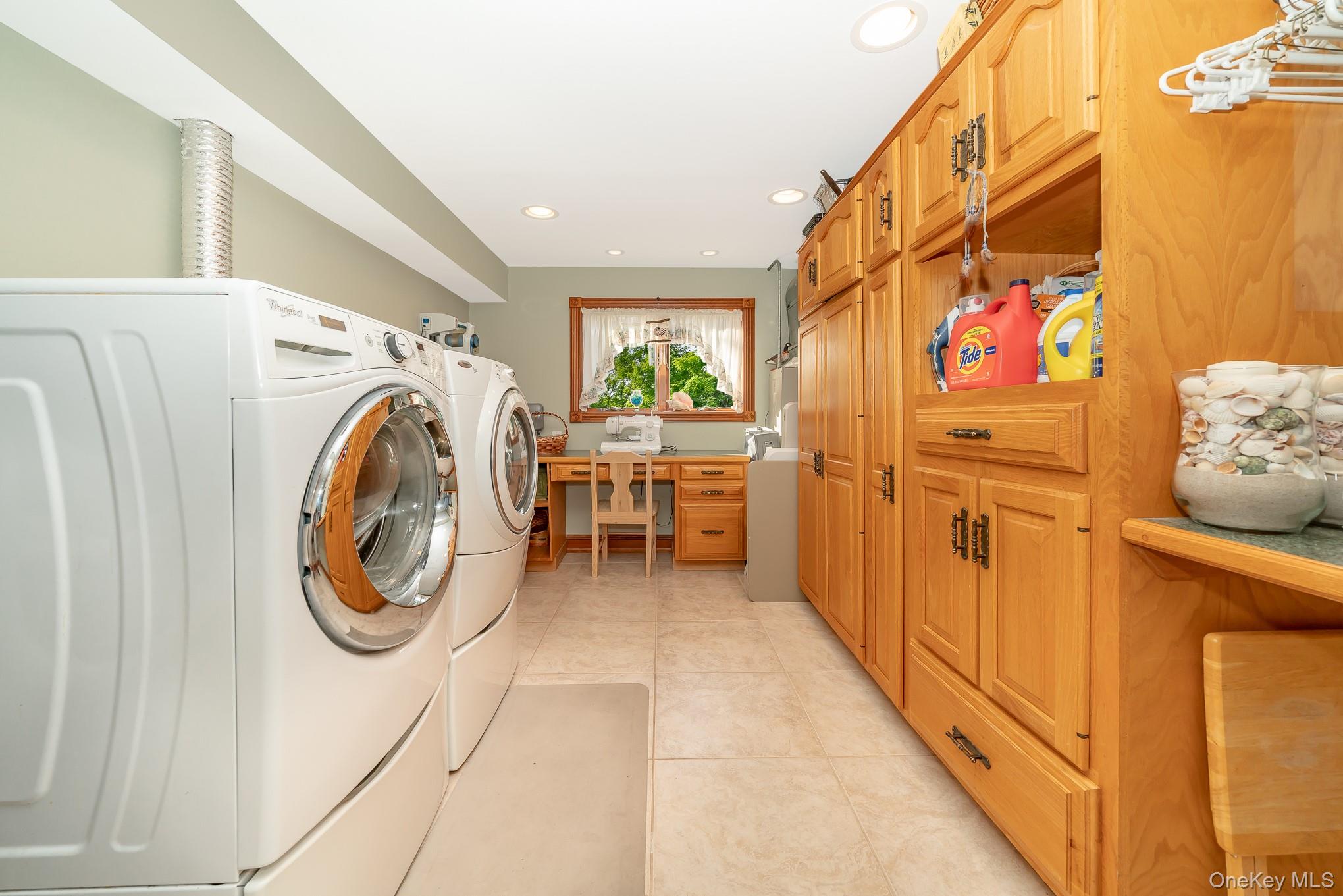 43 Duck Lane, West Islip, NY 11795