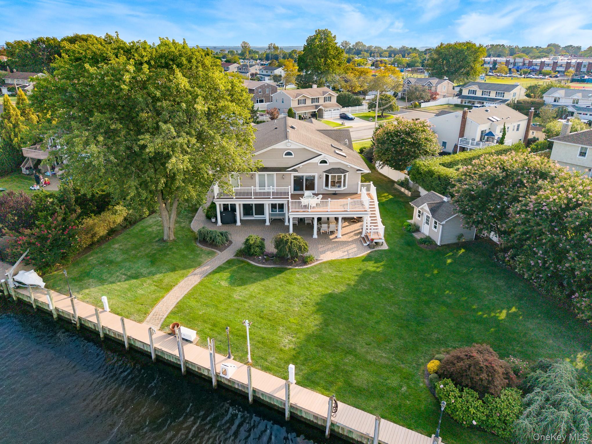 43 Duck Lane, West Islip, NY 11795