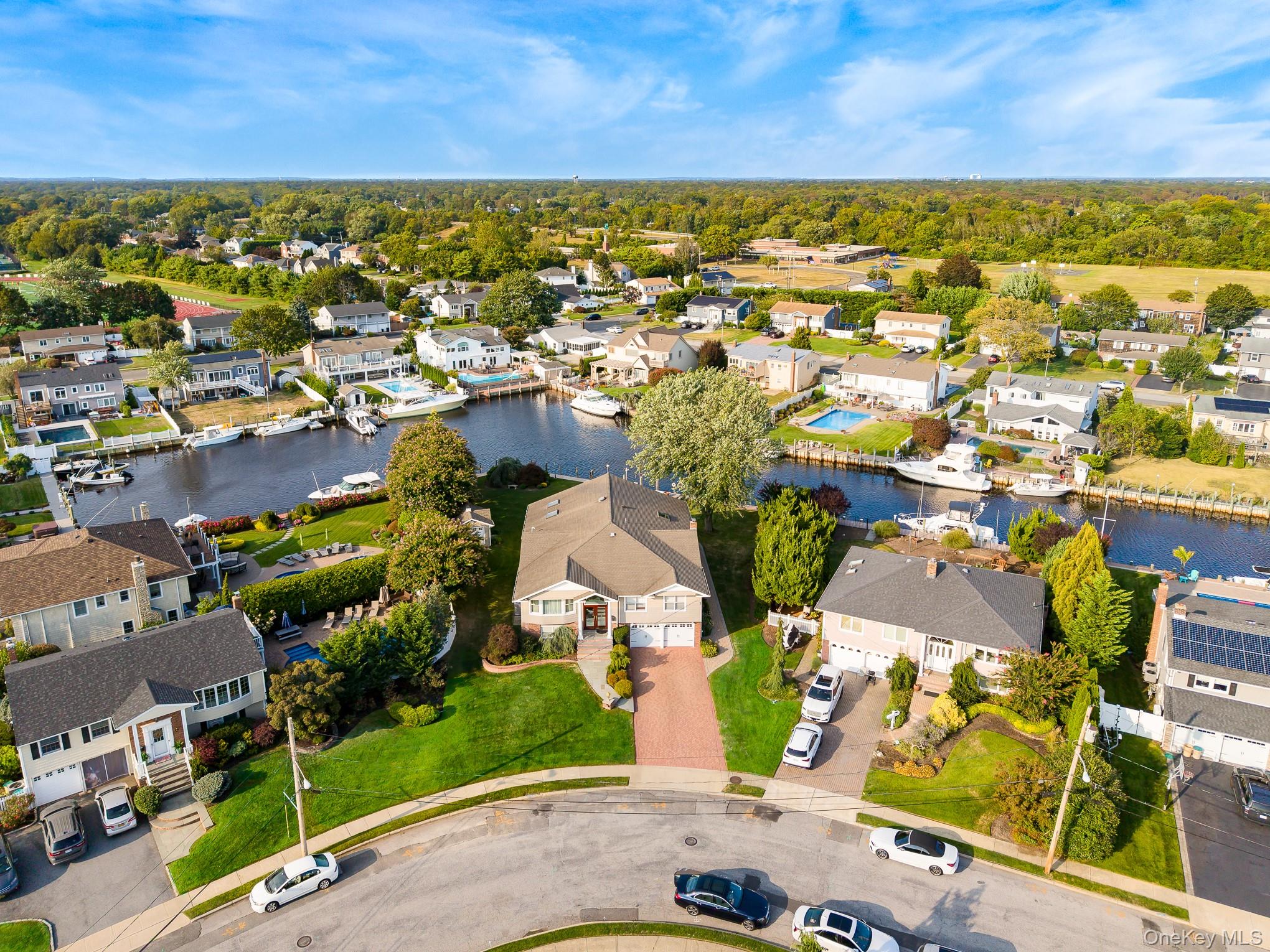 43 Duck Lane, West Islip, NY 11795