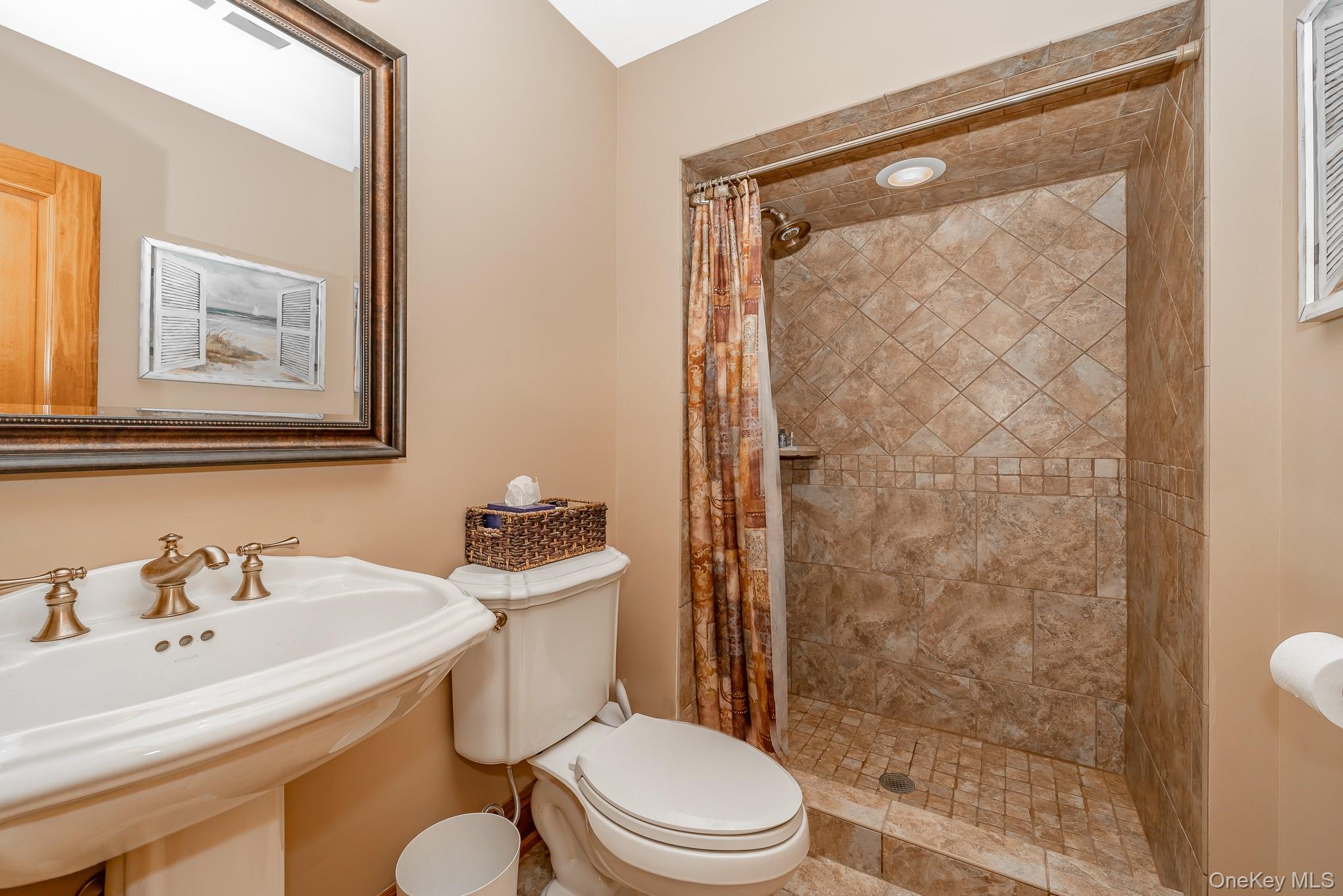 43 Duck Lane, West Islip, NY 11795