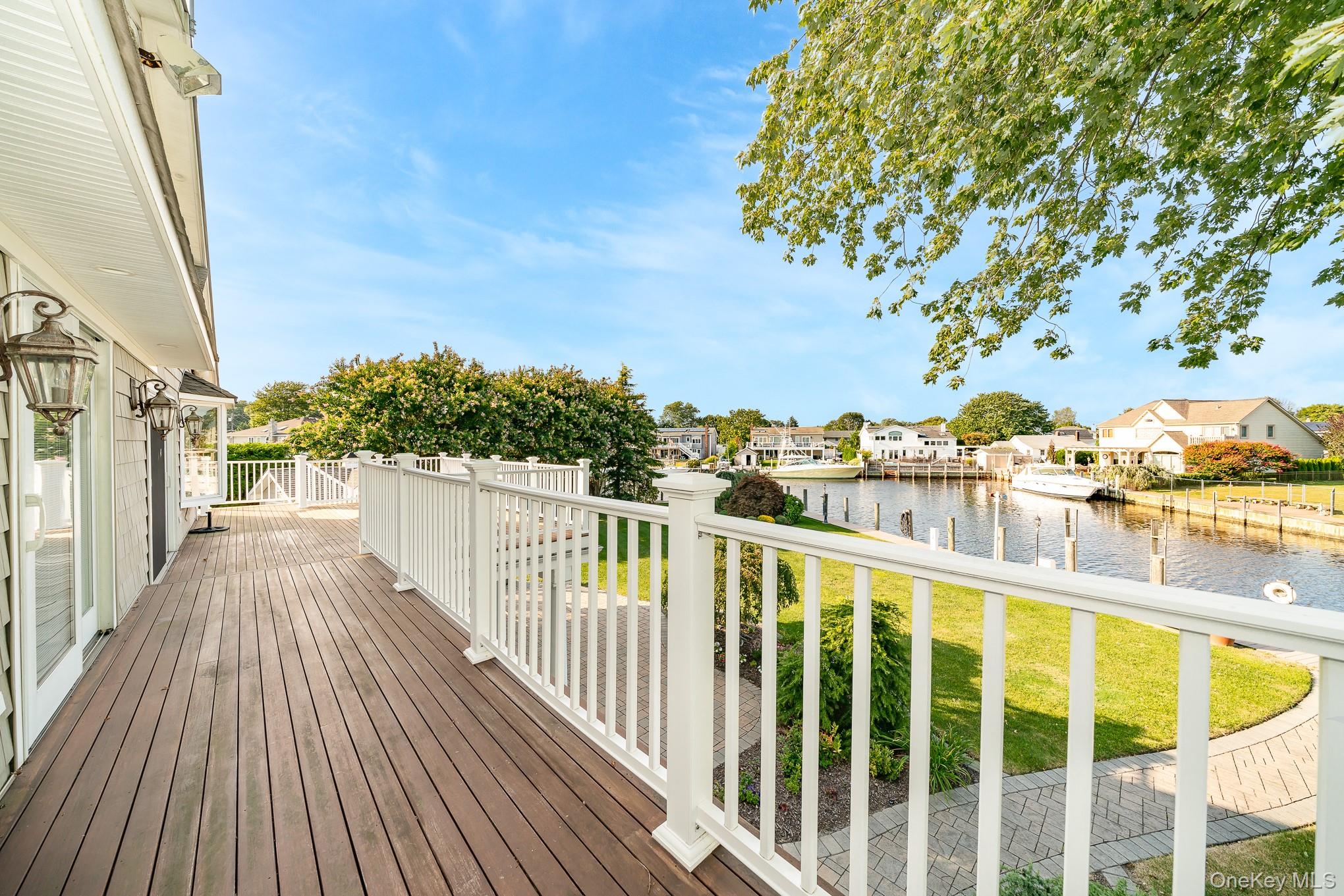 43 Duck Lane, West Islip, NY 11795