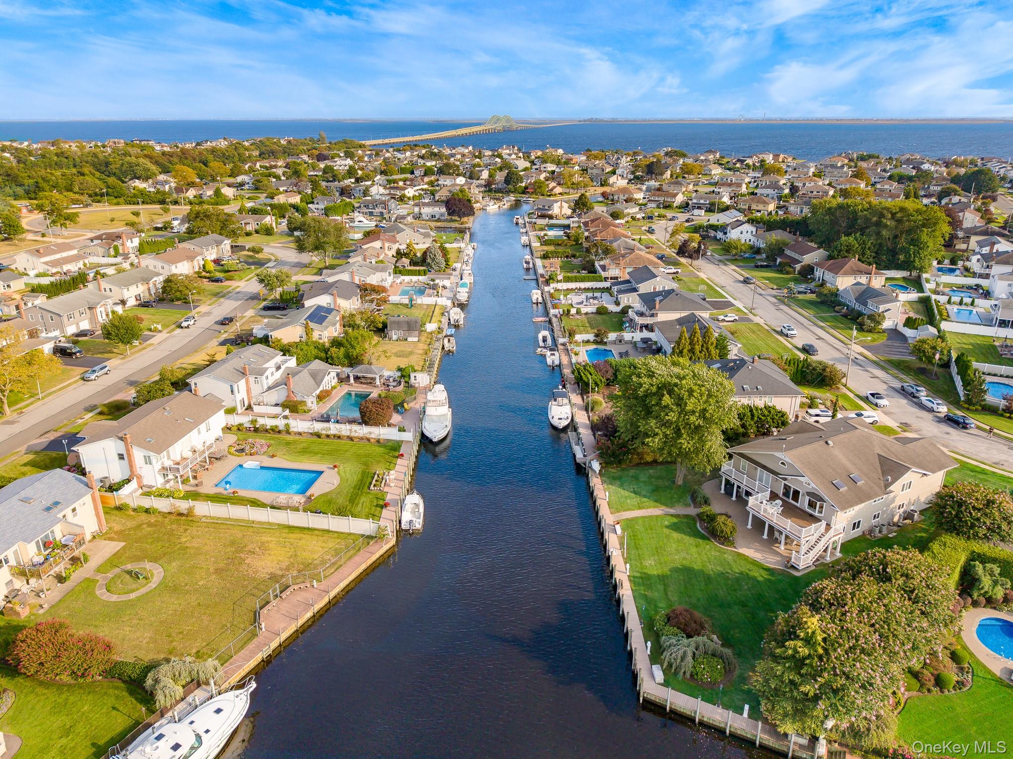 43 Duck Lane, West Islip, NY 11795