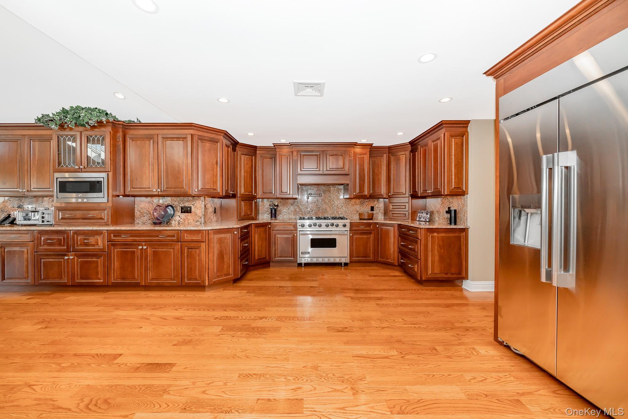 43 Duck Lane, West Islip, NY 11795