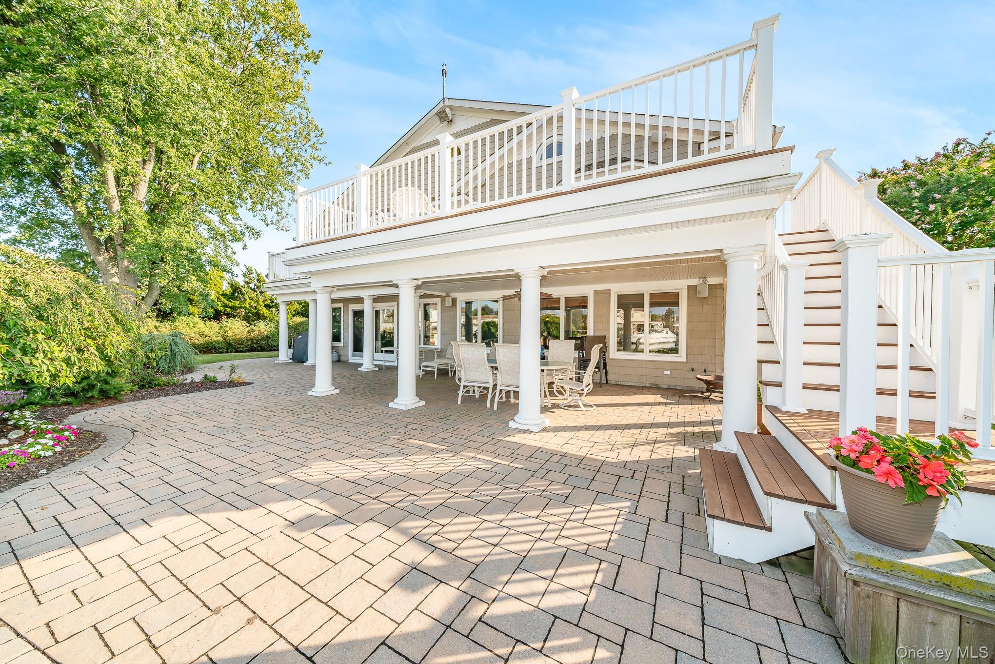 43 Duck Lane, West Islip, NY 11795