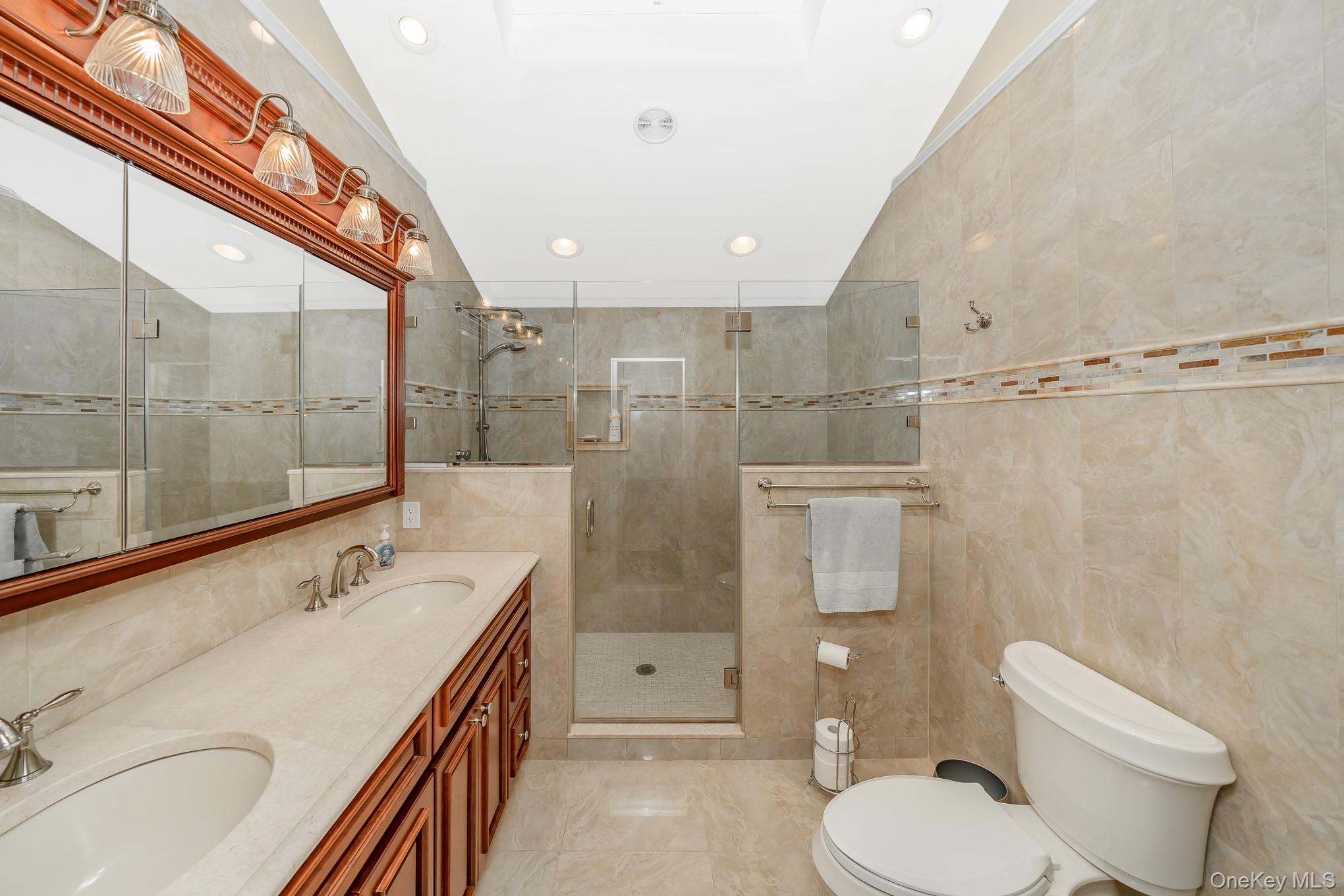 43 Duck Lane, West Islip, NY 11795