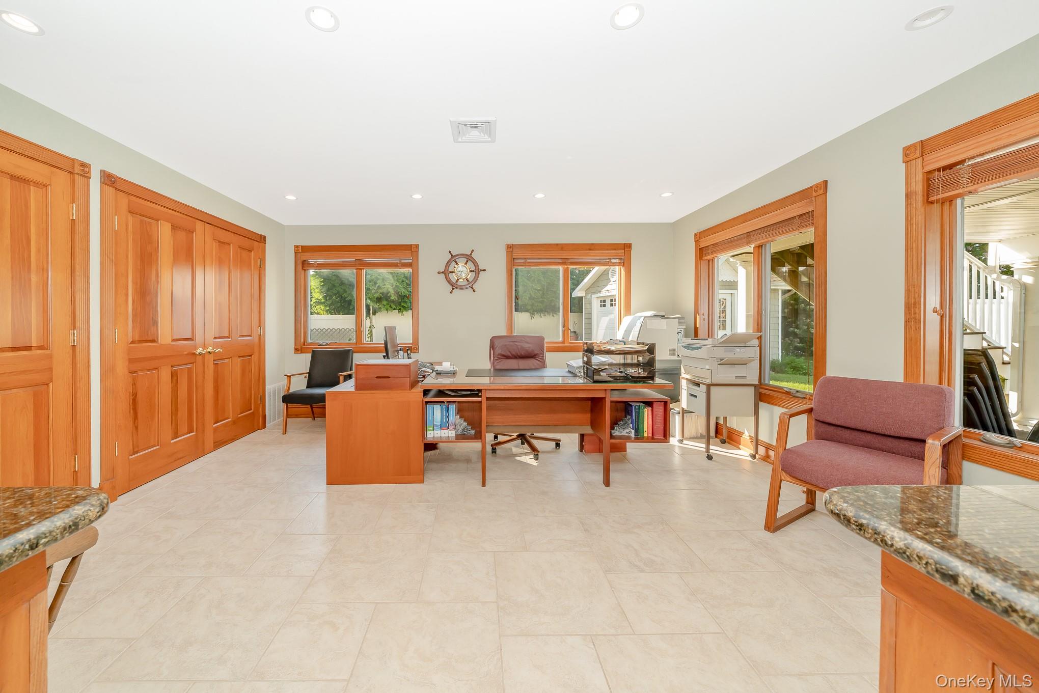 43 Duck Lane, West Islip, NY 11795