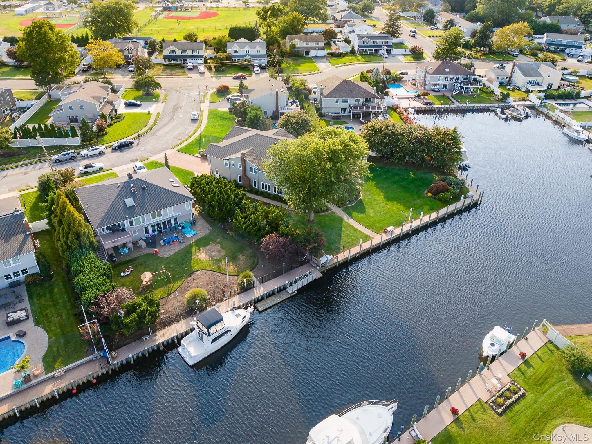 43 Duck Lane, West Islip, NY 11795