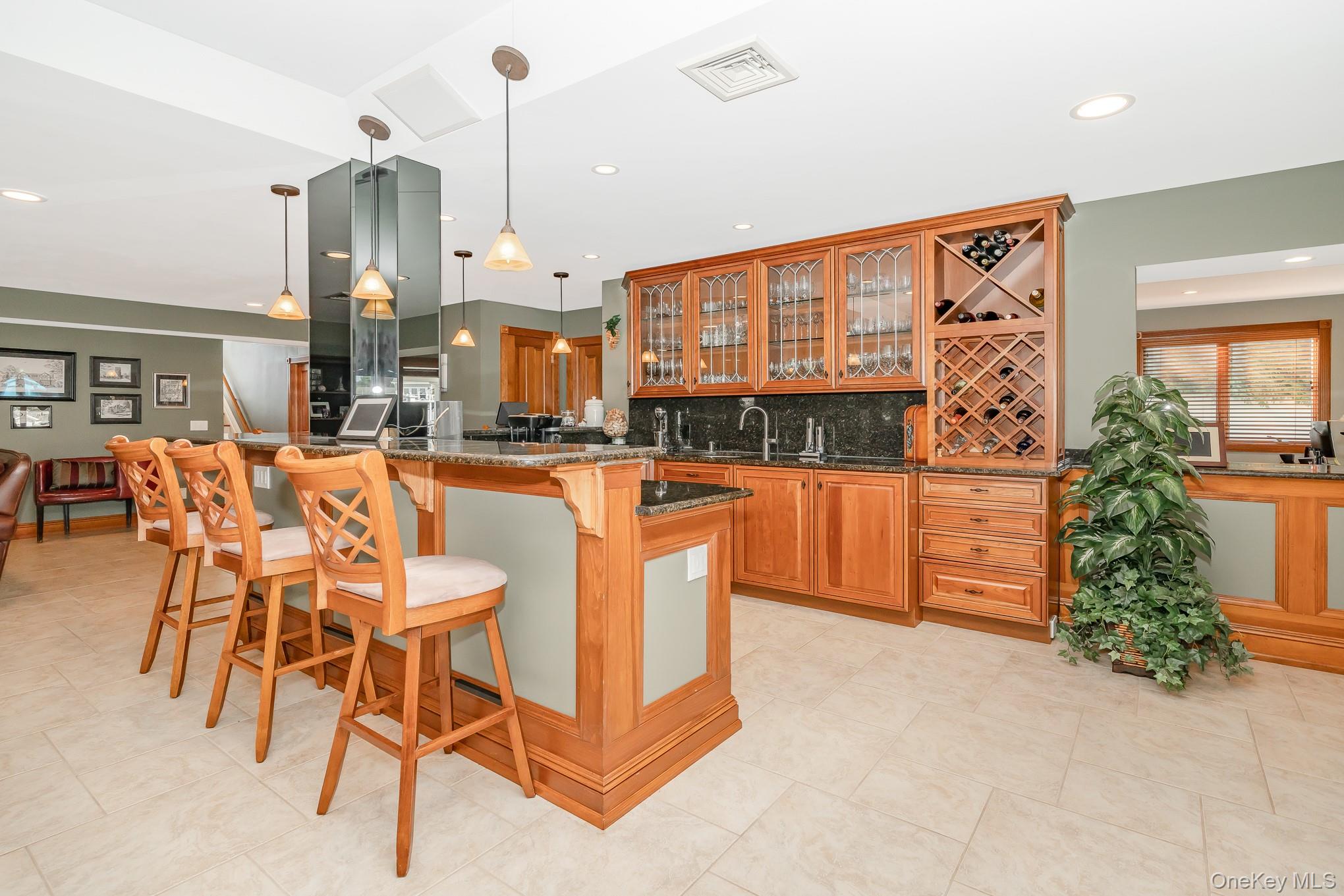 43 Duck Lane, West Islip, NY 11795