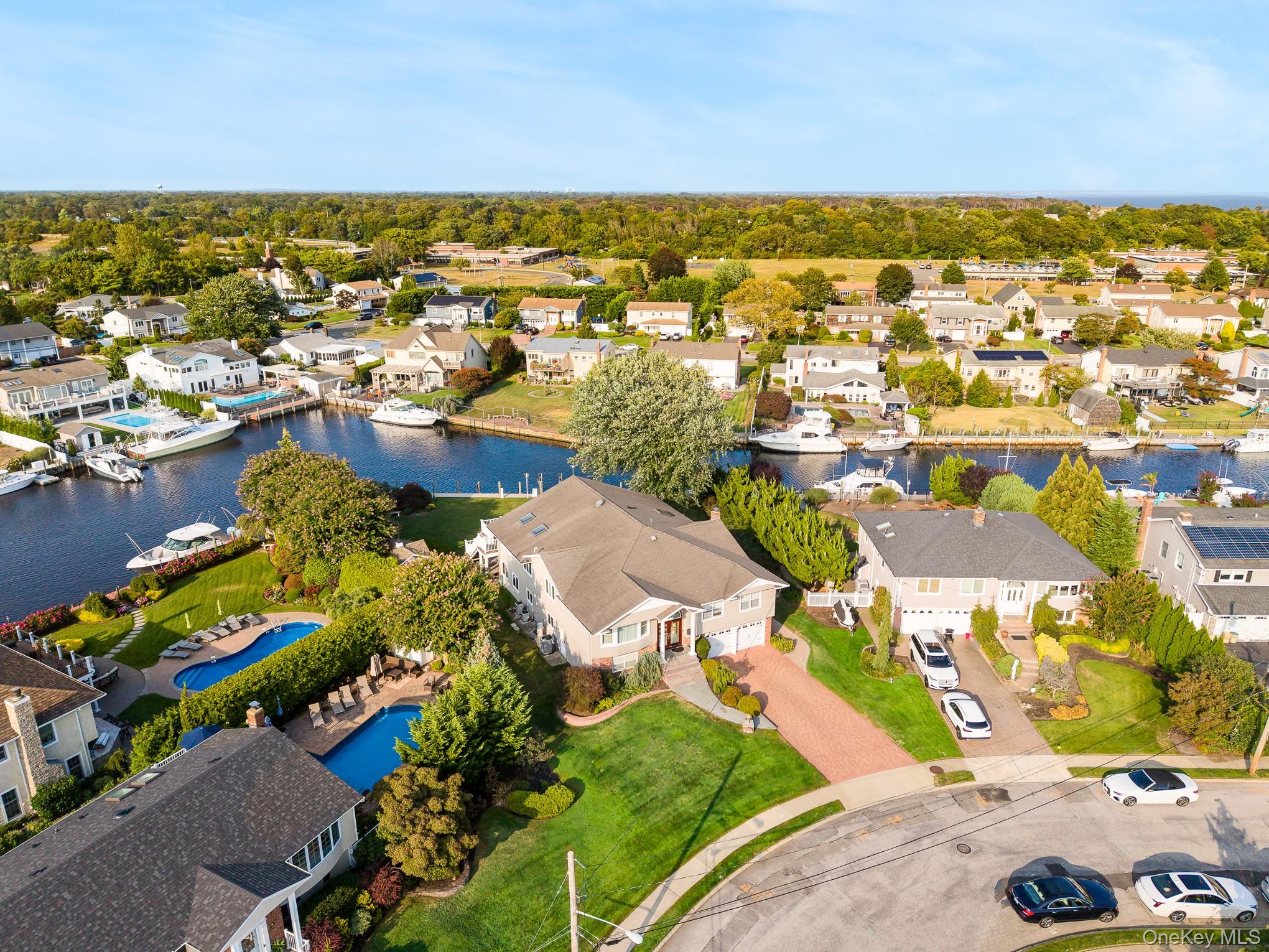 43 Duck Lane, West Islip, NY 11795