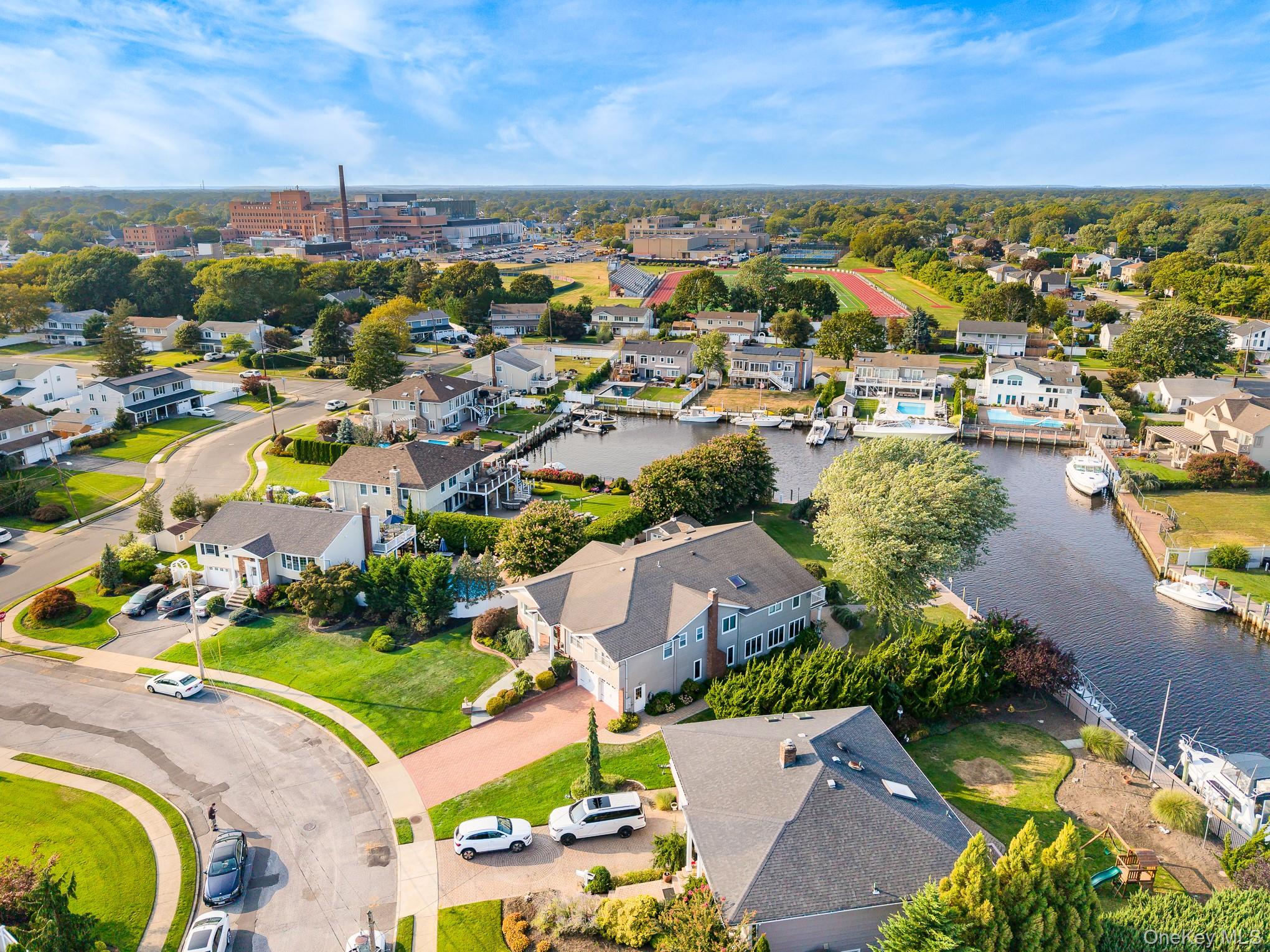 43 Duck Lane, West Islip, NY 11795