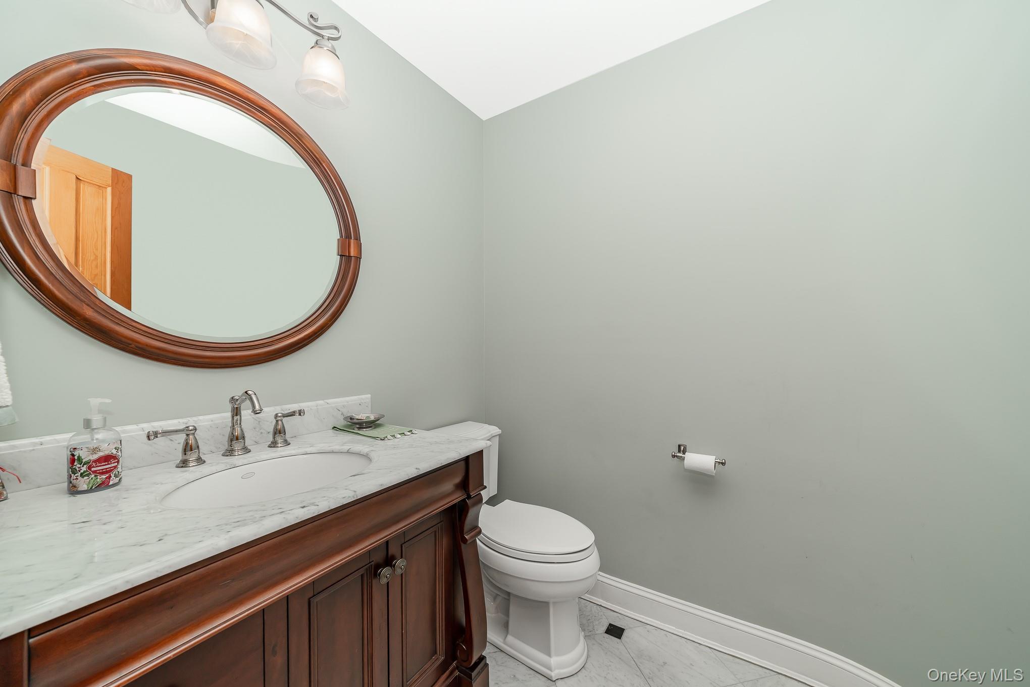 43 Duck Lane, West Islip, NY 11795