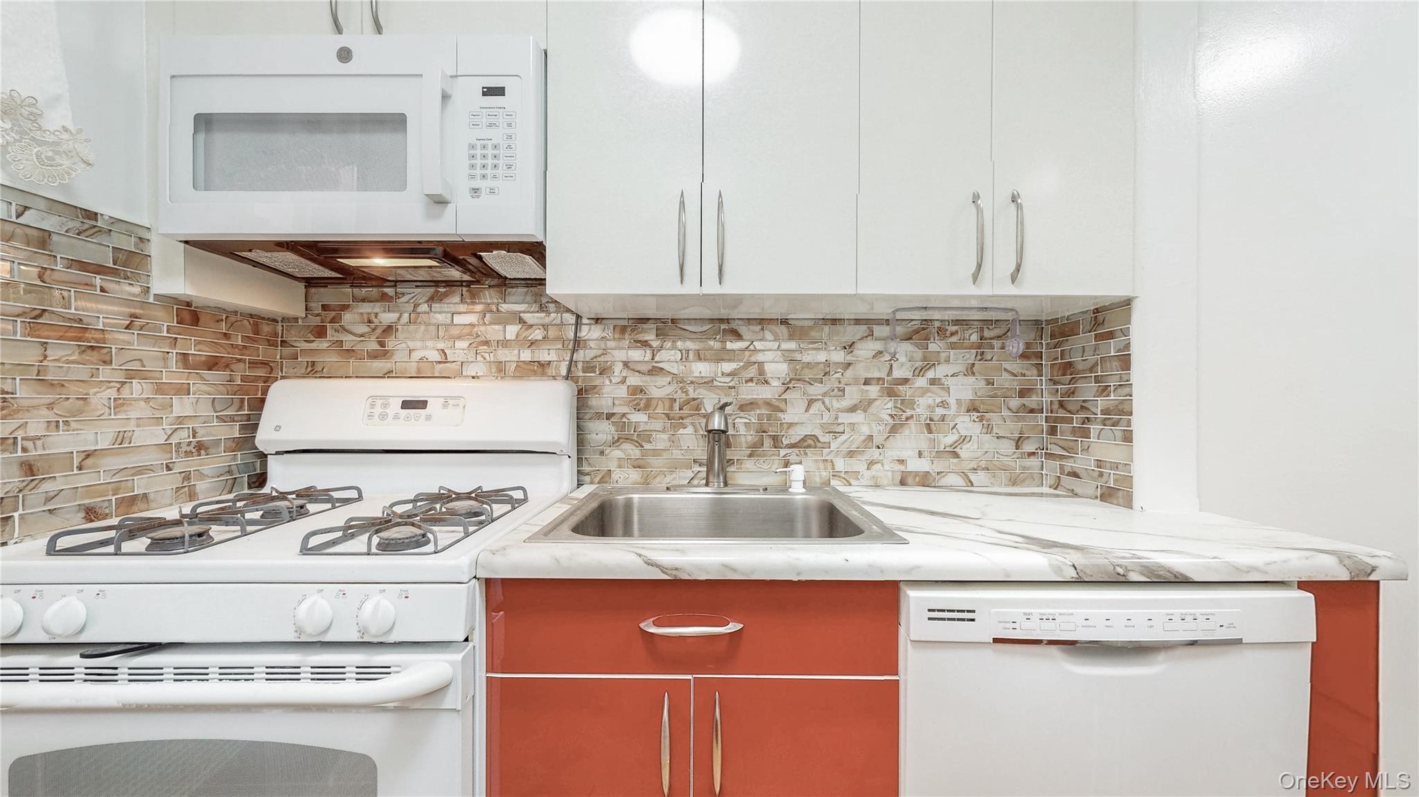 65-41 Booth Street # 4A, Rego Park, NY 11374