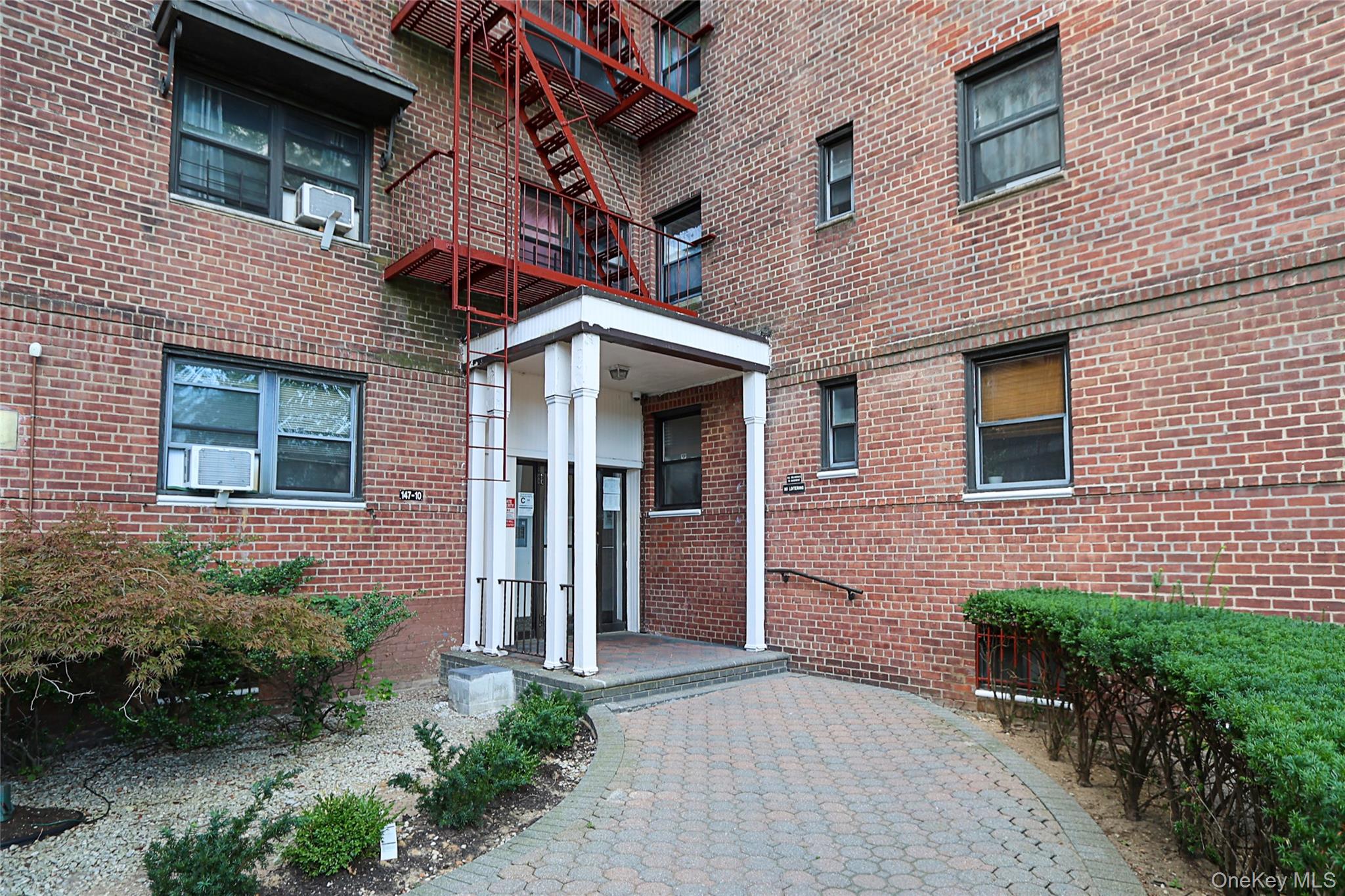 147-10 84th Road # 6K, Briarwood, NY 11435