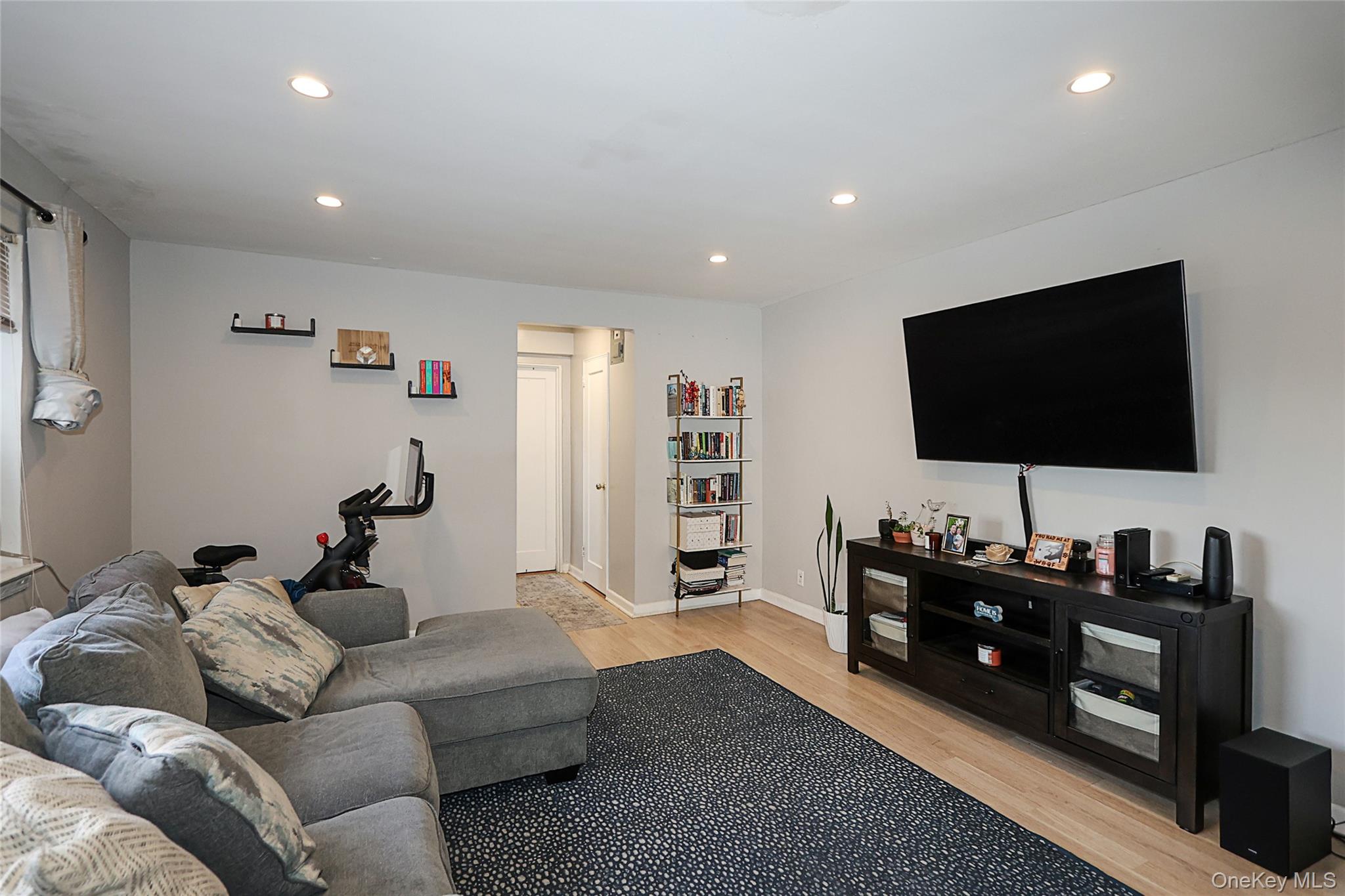 147-10 84th Road # 6K, Briarwood, NY 11435