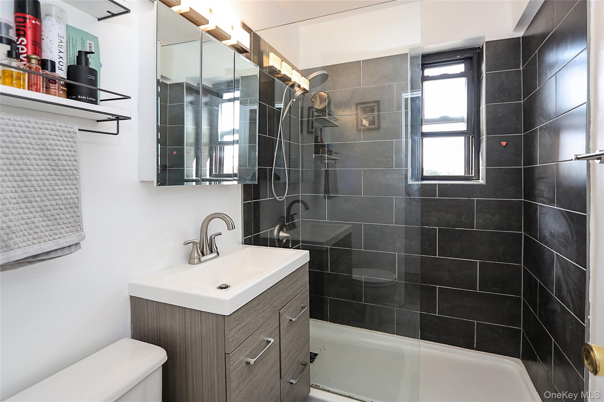 147-10 84th Road # 6K, Briarwood, NY 11435