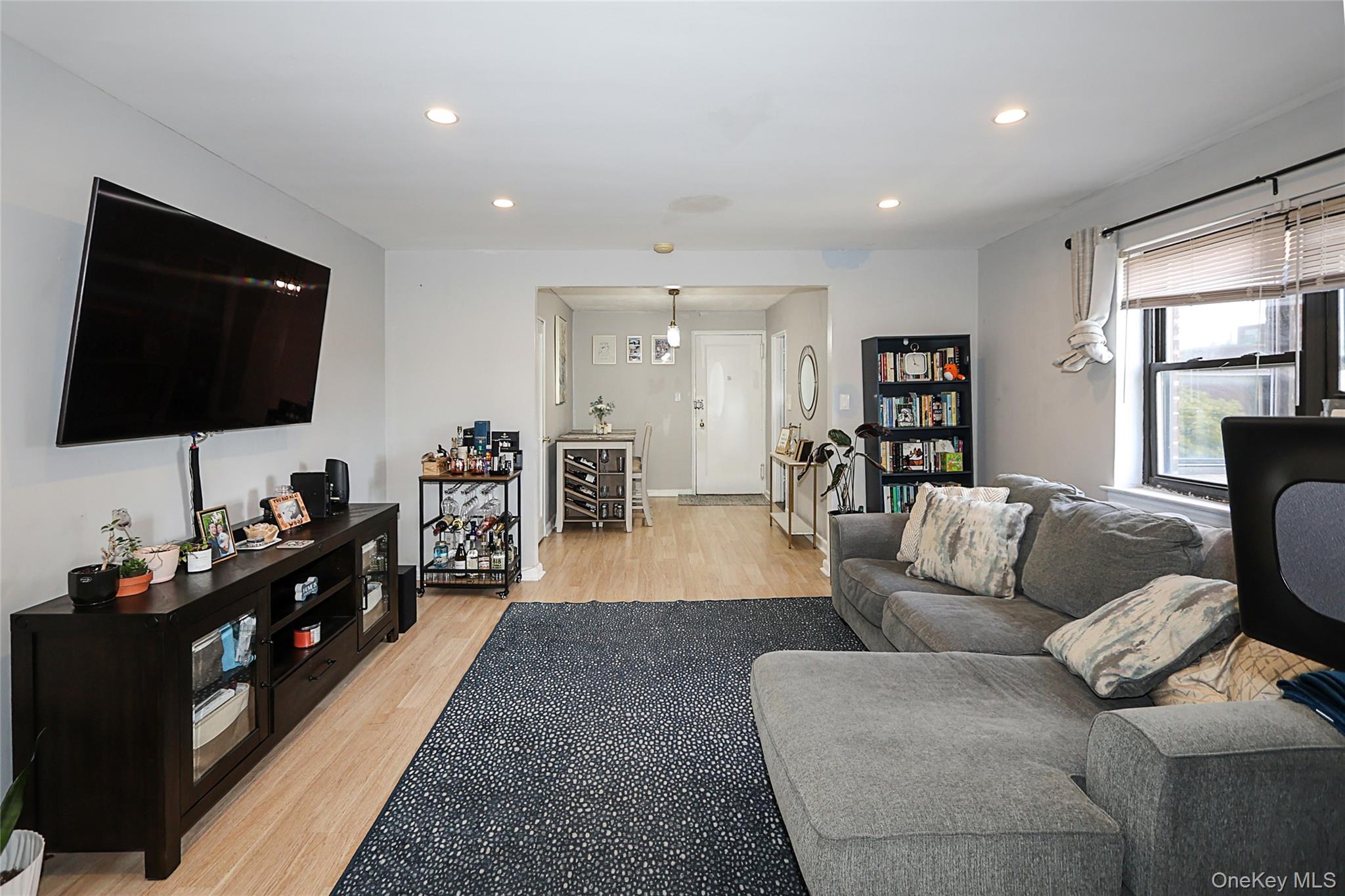 147-10 84th Road # 6K, Briarwood, NY 11435