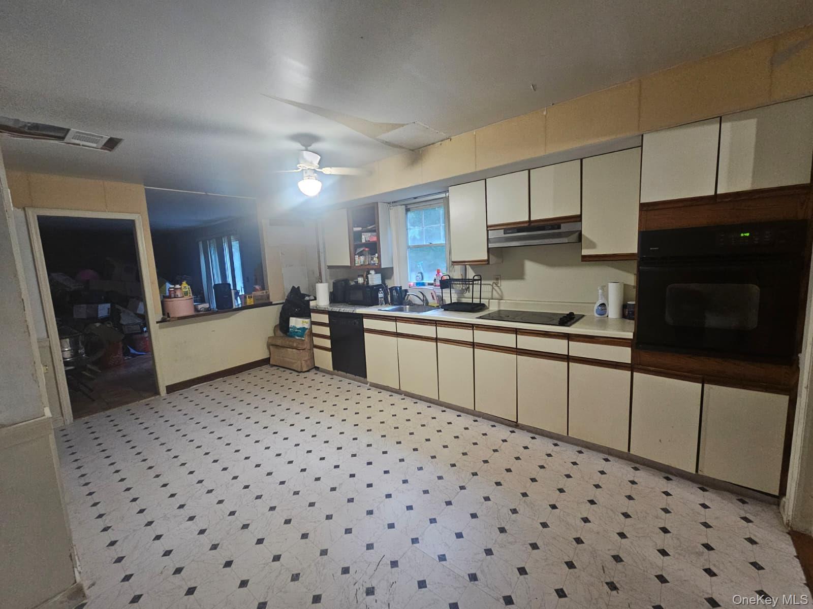 381 Route 32, Woodbury, NY 10917