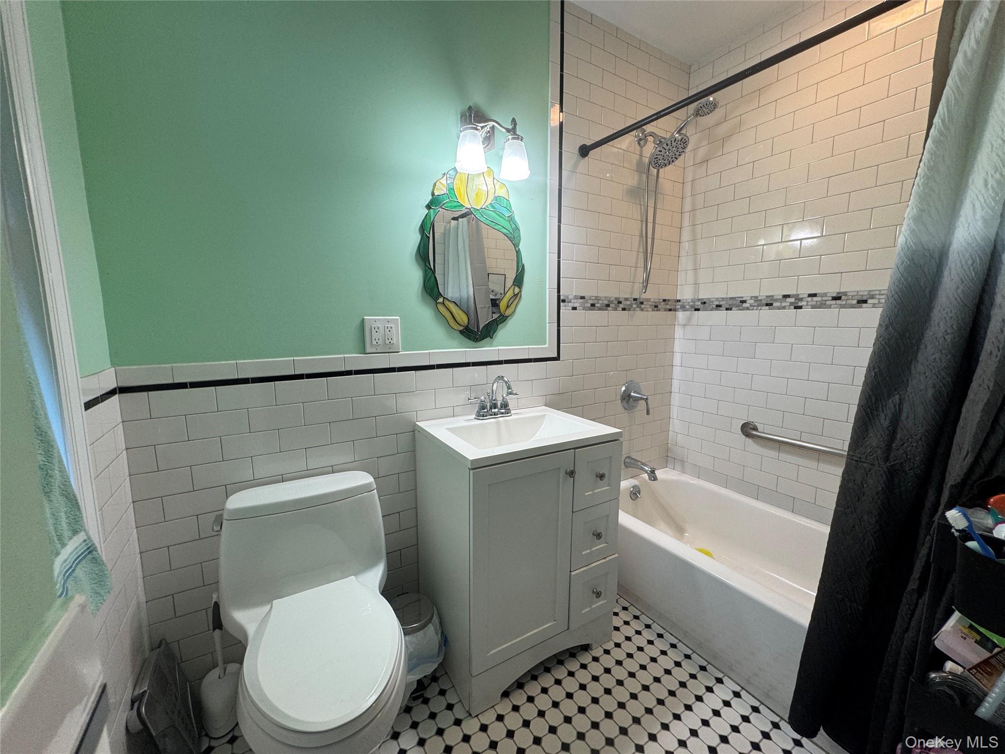 621 Merrick Road, Rockville Centre, NY 11570