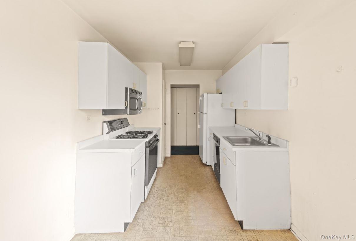 18-75 Corporal Kennedy Street # 3J, Bayside, NY 11360