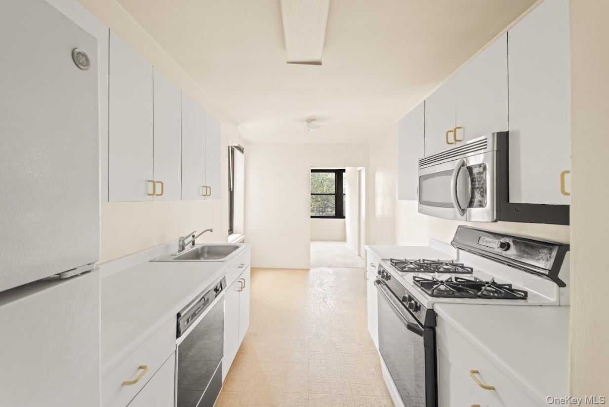 18-75 Corporal Kennedy Street # 3J, Bayside, NY 11360