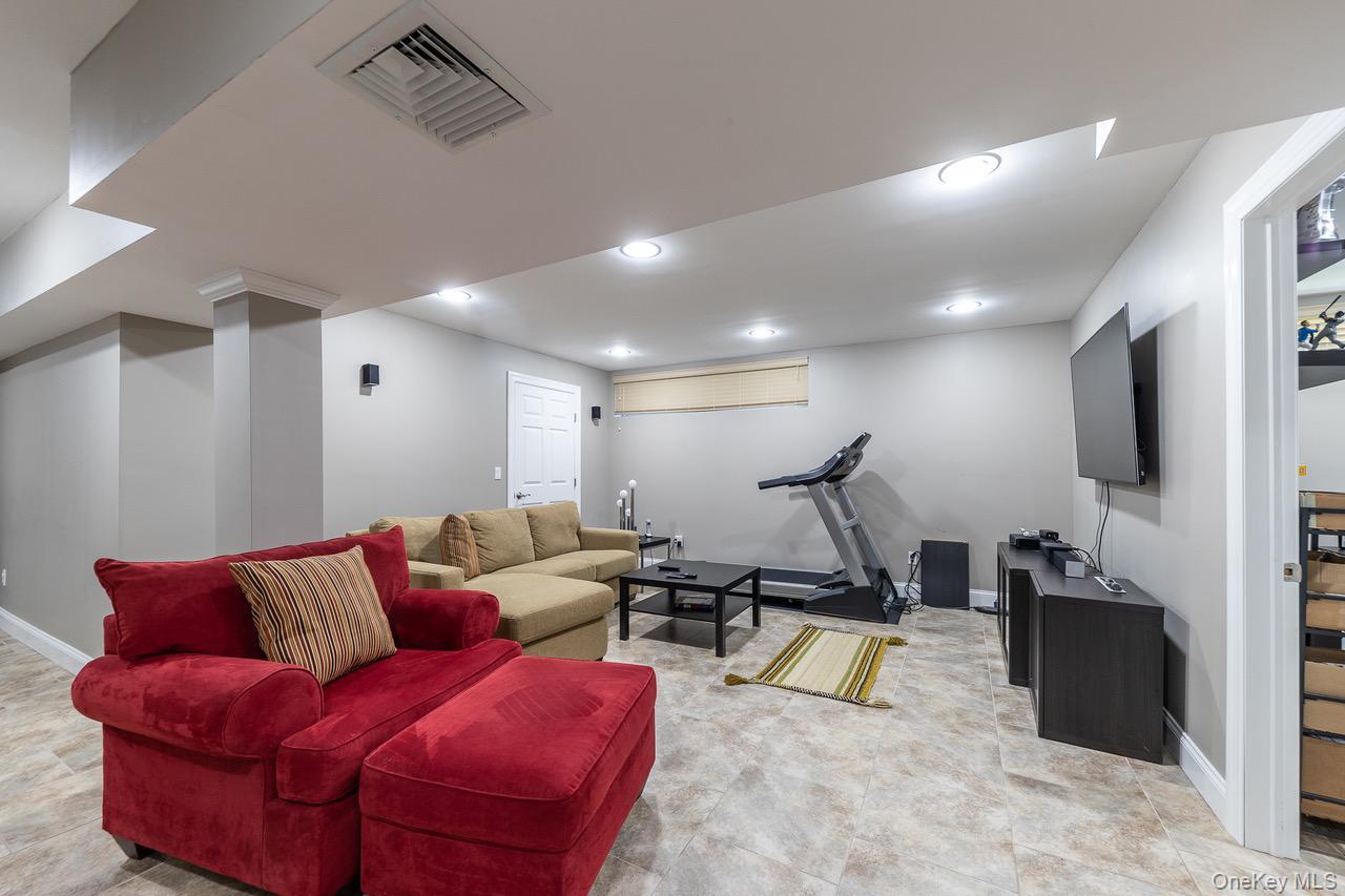 257 E Olive Street, Long Beach, NY 11561