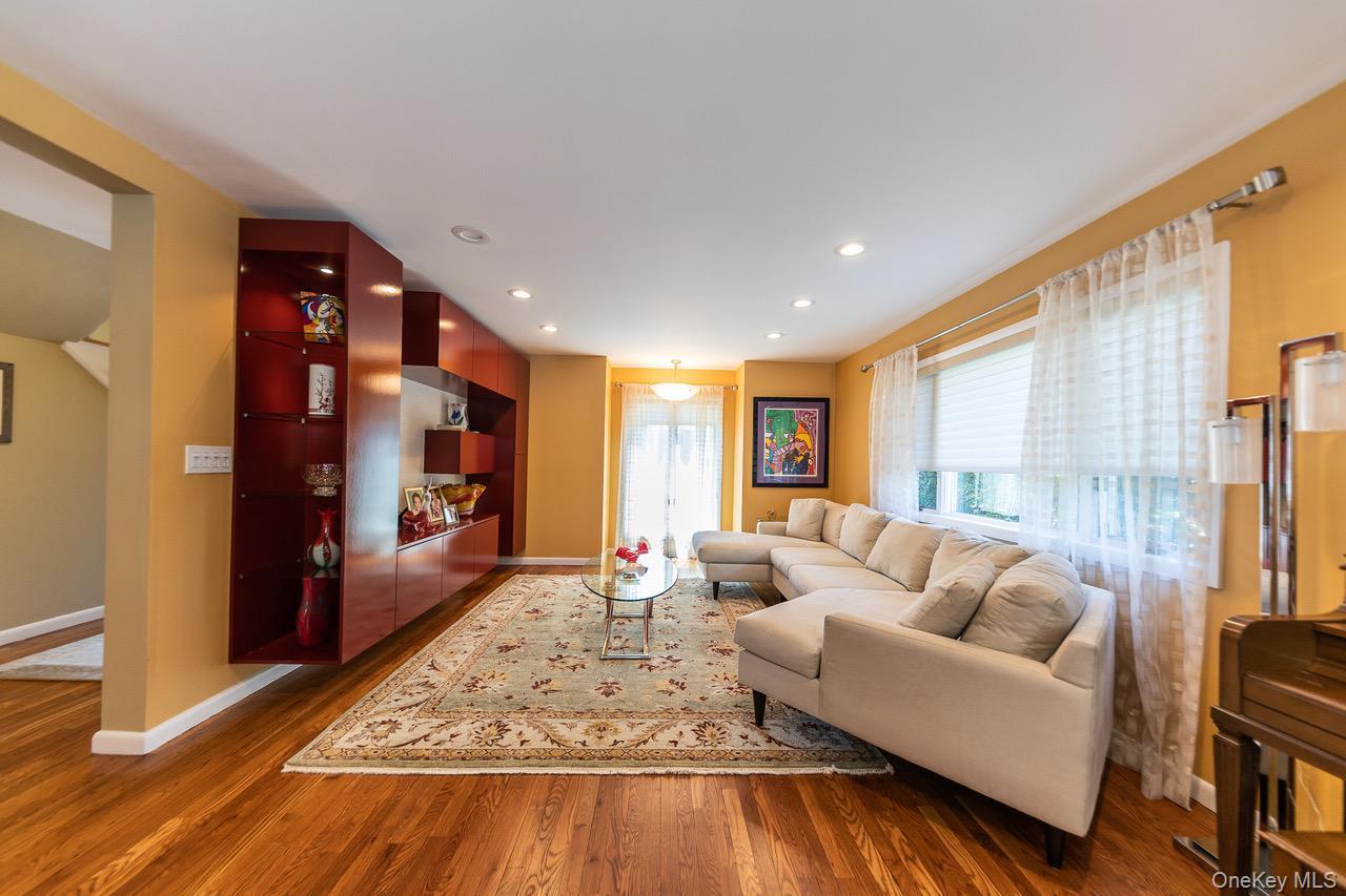 257 E Olive Street, Long Beach, NY 11561