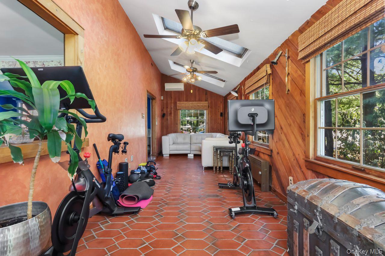 889 James Street, Pelham, NY 10803