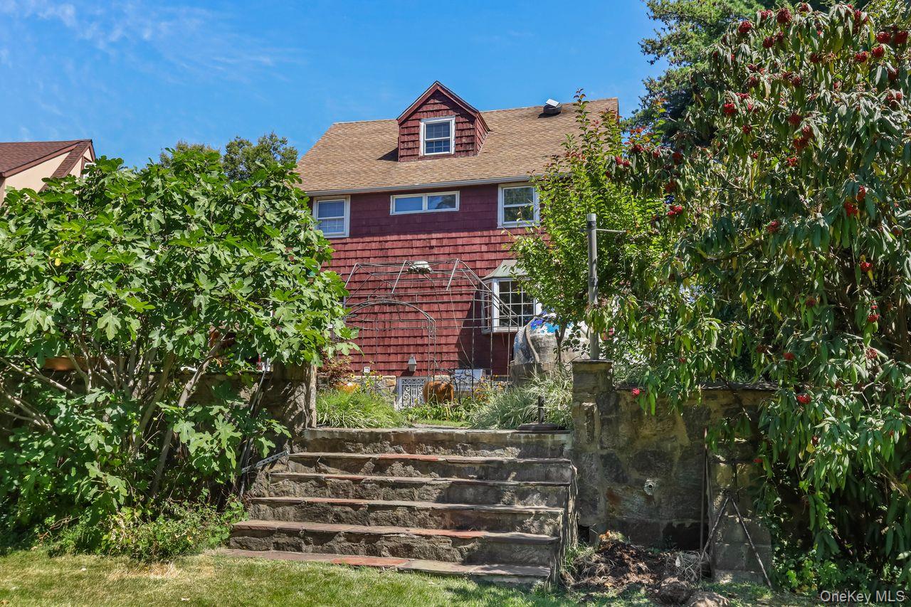 889 James Street, Pelham, NY 10803