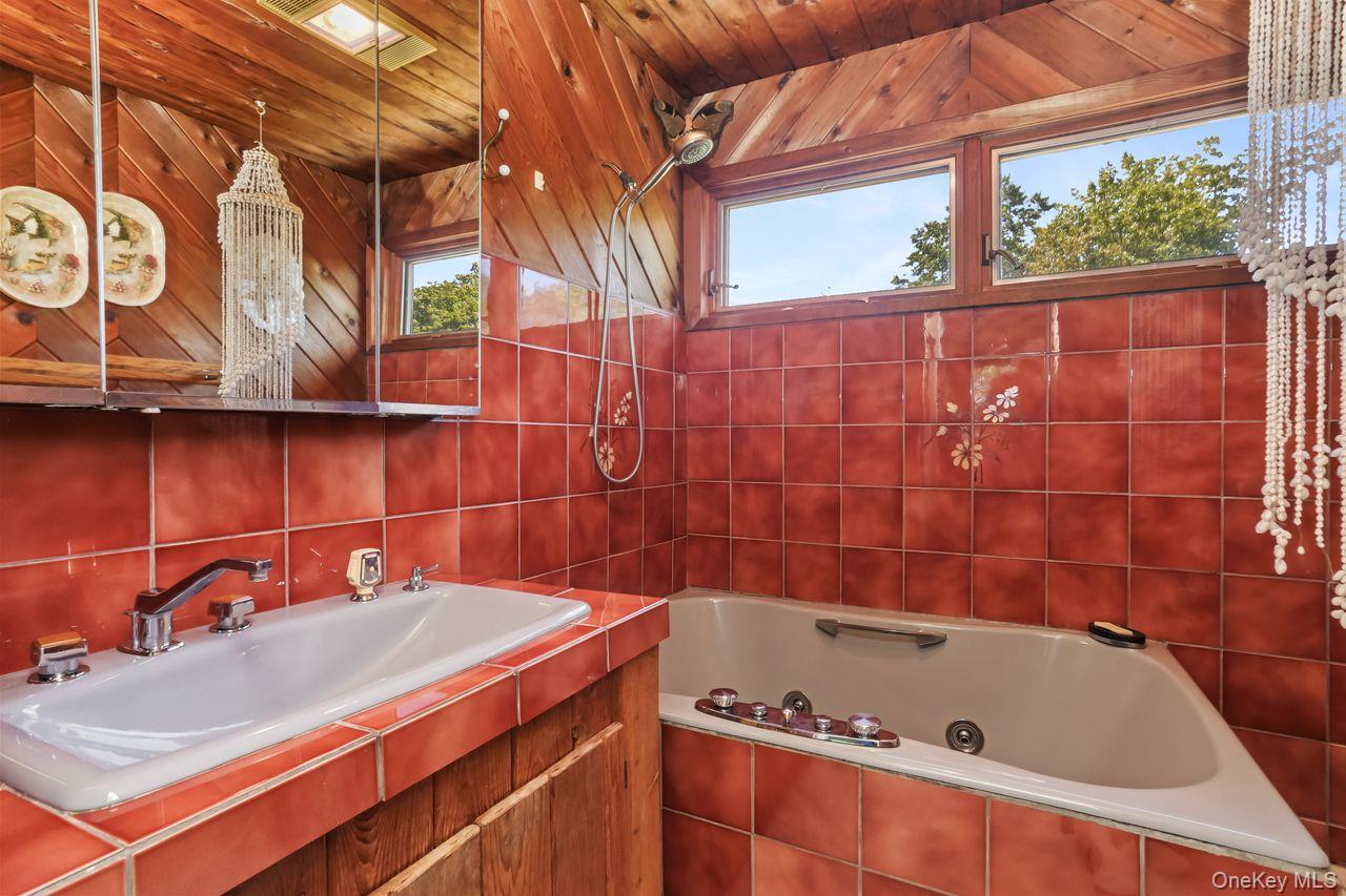 889 James Street, Pelham, NY 10803