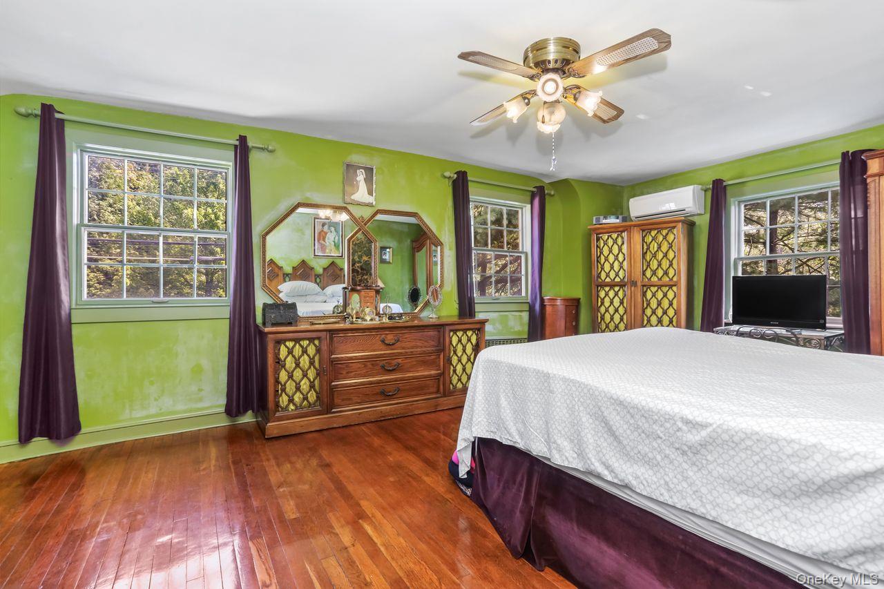 889 James Street, Pelham, NY 10803