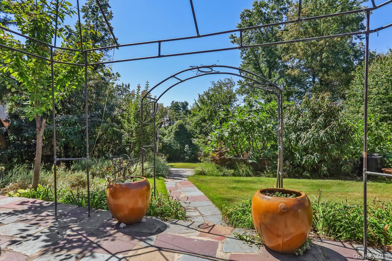 889 James Street, Pelham, NY 10803