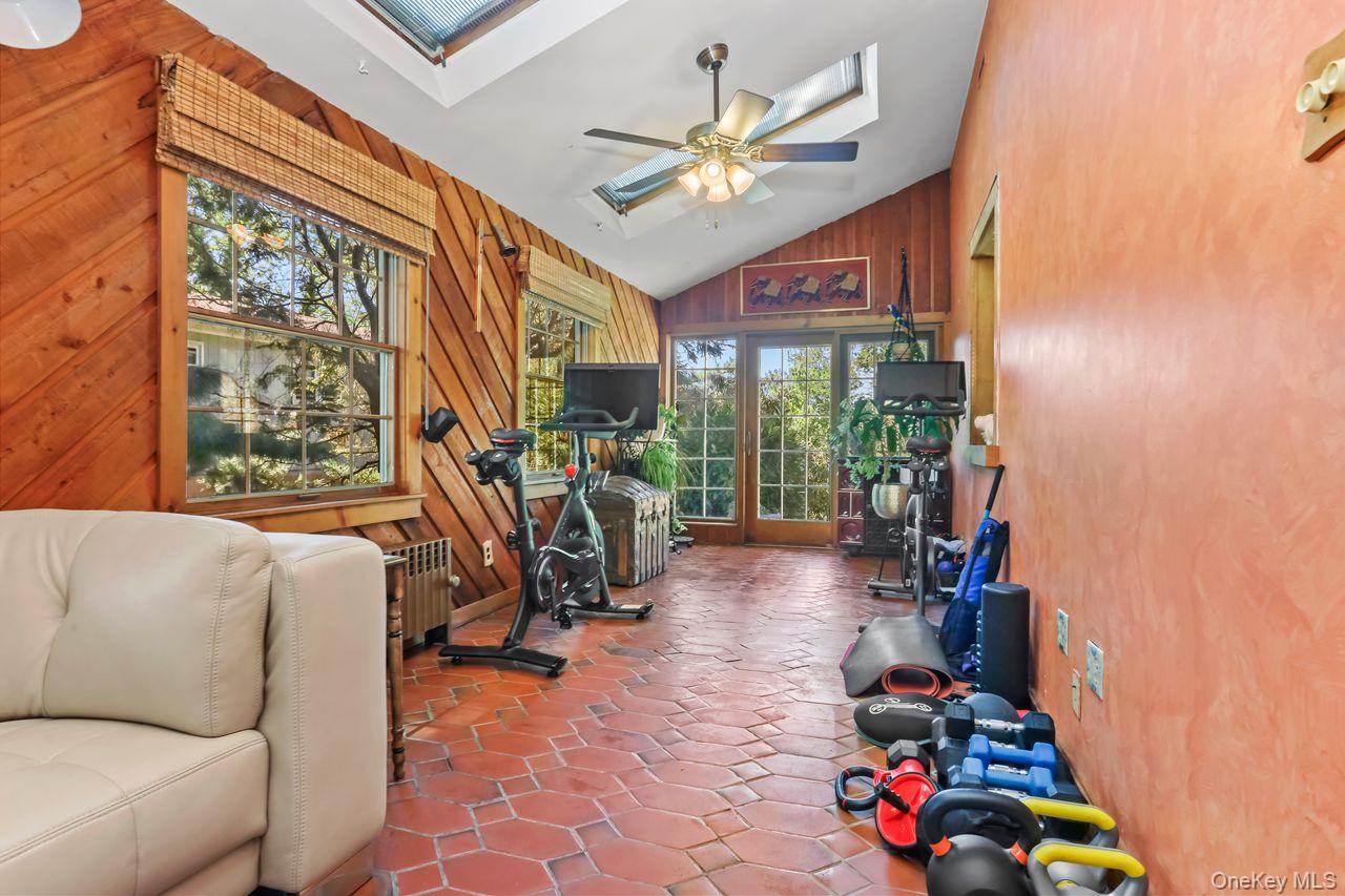 889 James Street, Pelham, NY 10803