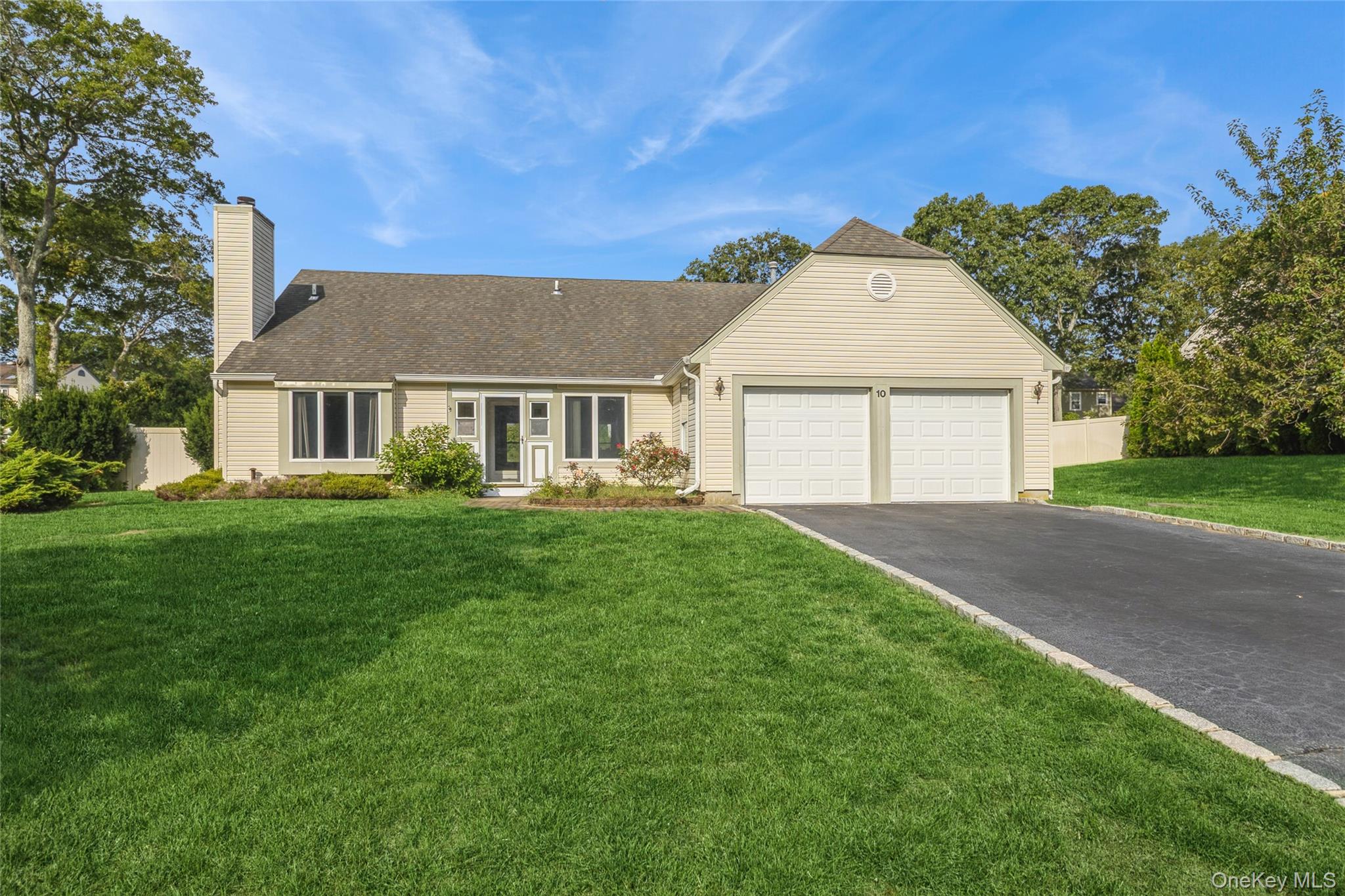 10 Royal Drive, Coram, NY 11727