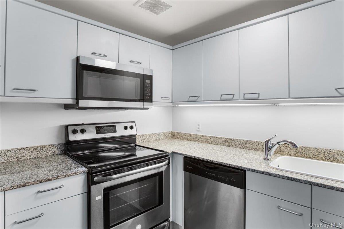 100 Cuttermill Road # 3F, Great Neck, NY 11021