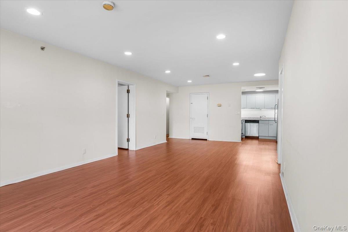 100 Cuttermill Road # 3F, Great Neck, NY 11021