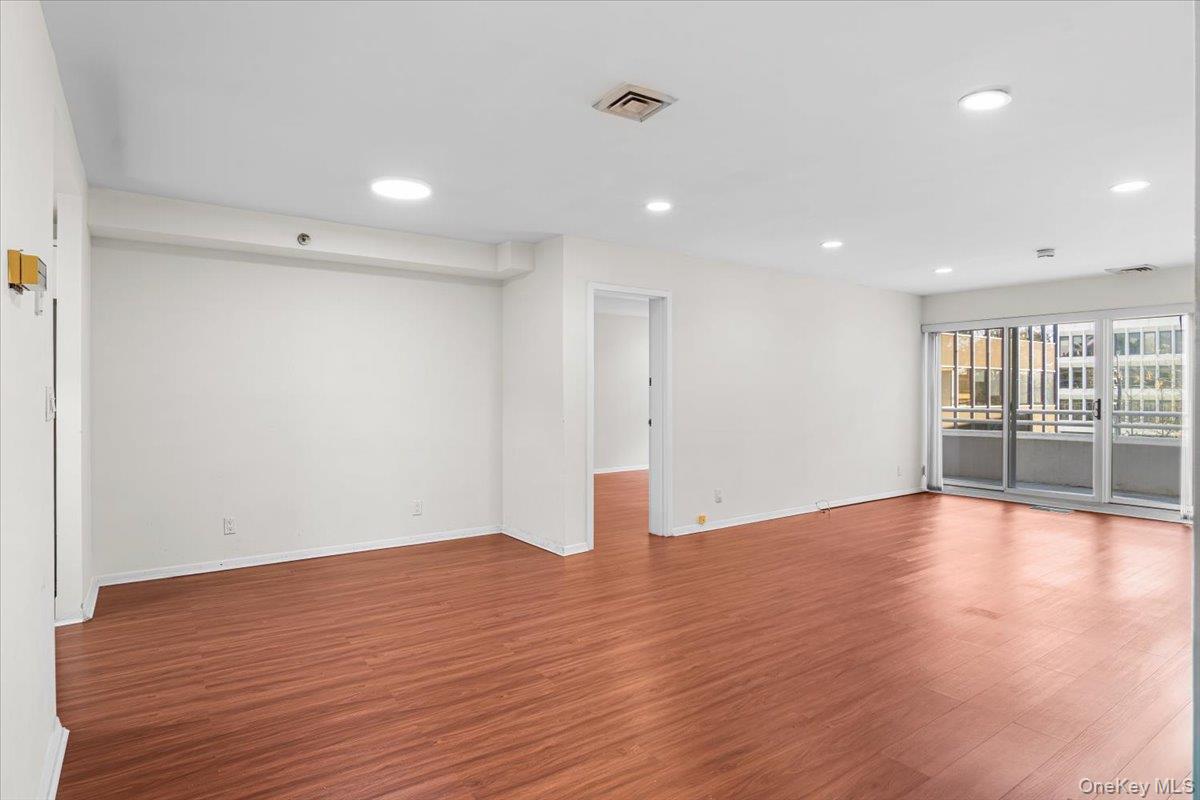 100 Cuttermill Road # 3F, Great Neck, NY 11021