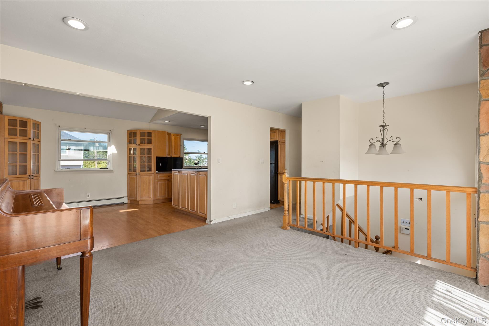 10 Pine Place, Lindenhurst, NY 11757