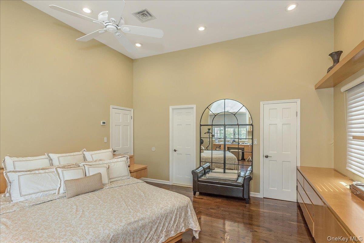 922 N 1st Street, New Hyde Park, NY 11040