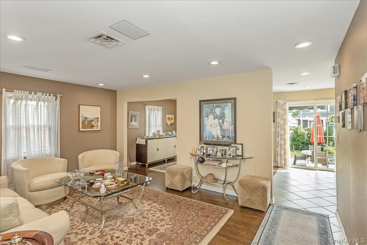 922 N 1st Street, New Hyde Park, NY 11040