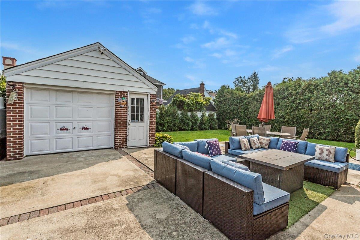 922 N 1st Street, New Hyde Park, NY 11040