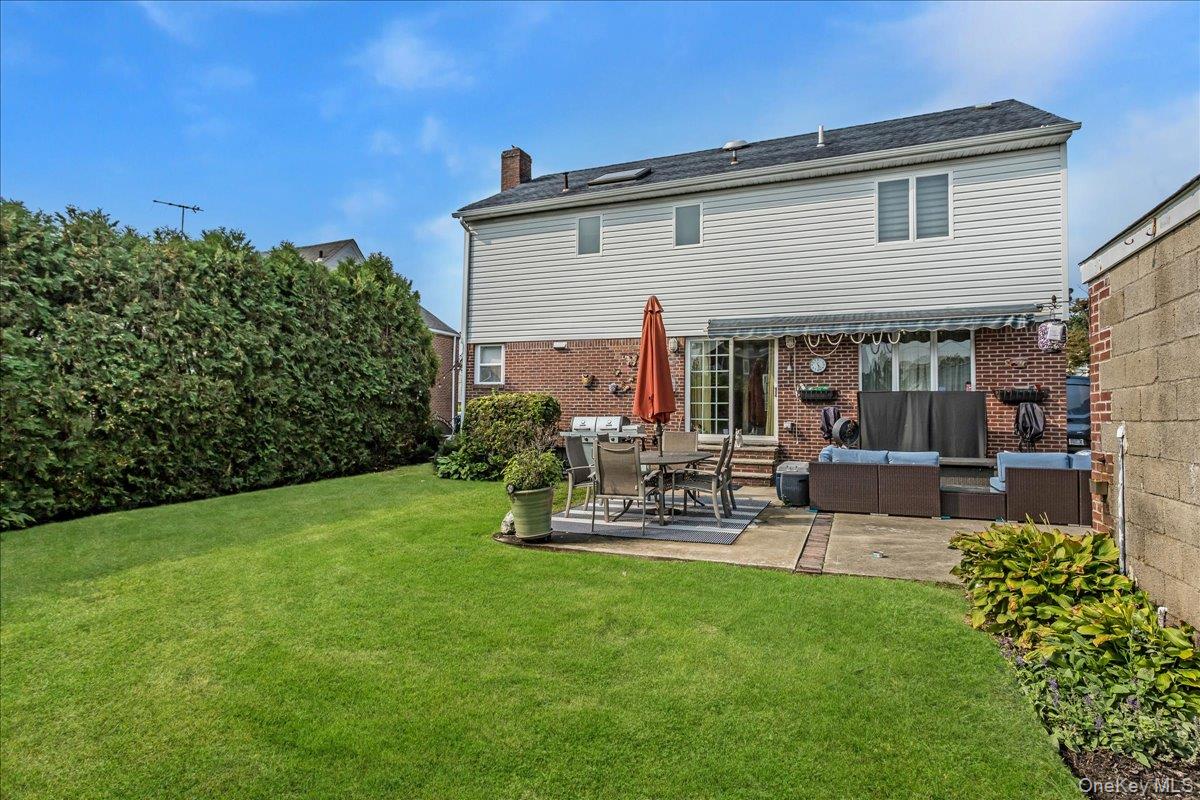 922 N 1st Street, New Hyde Park, NY 11040