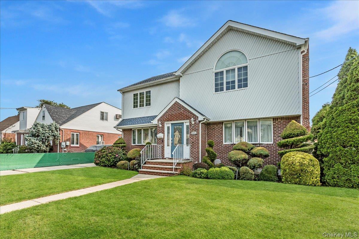 922 N 1st Street, New Hyde Park, NY 11040