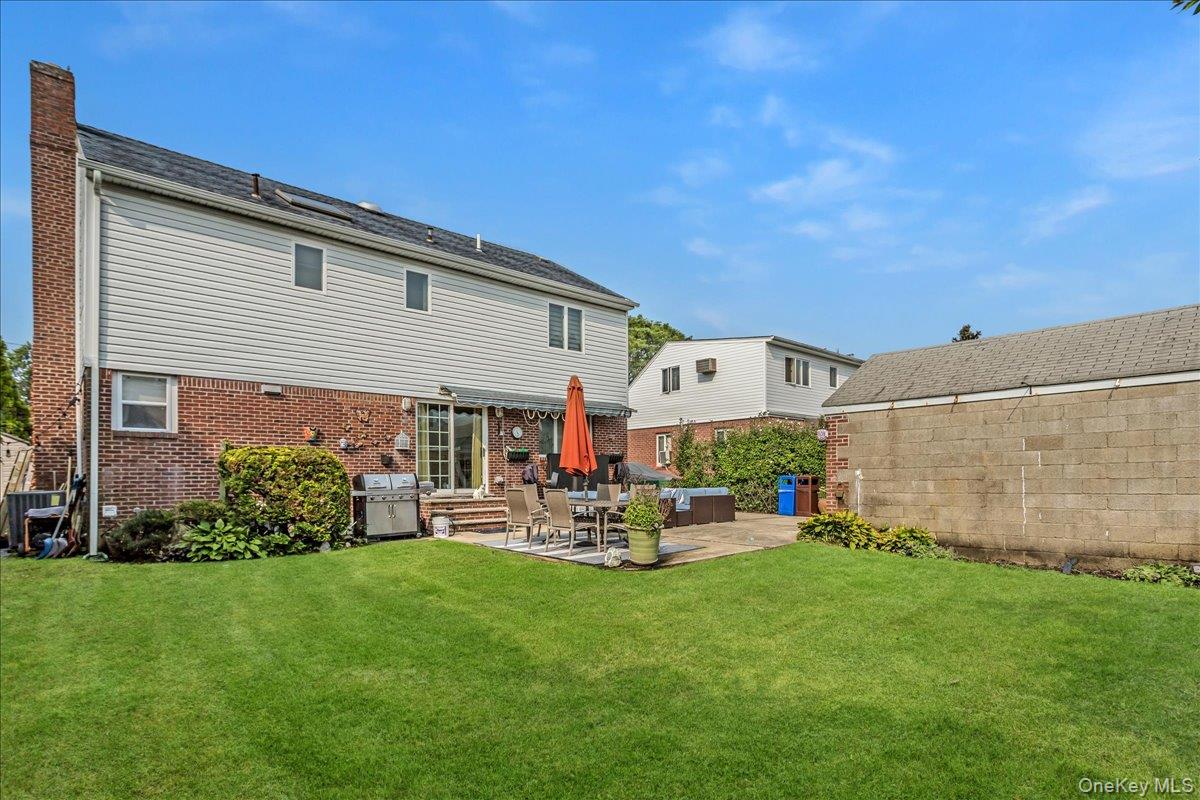 922 N 1st Street, New Hyde Park, NY 11040