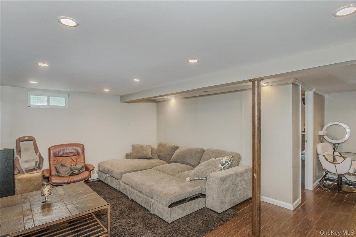 922 N 1st Street, New Hyde Park, NY 11040