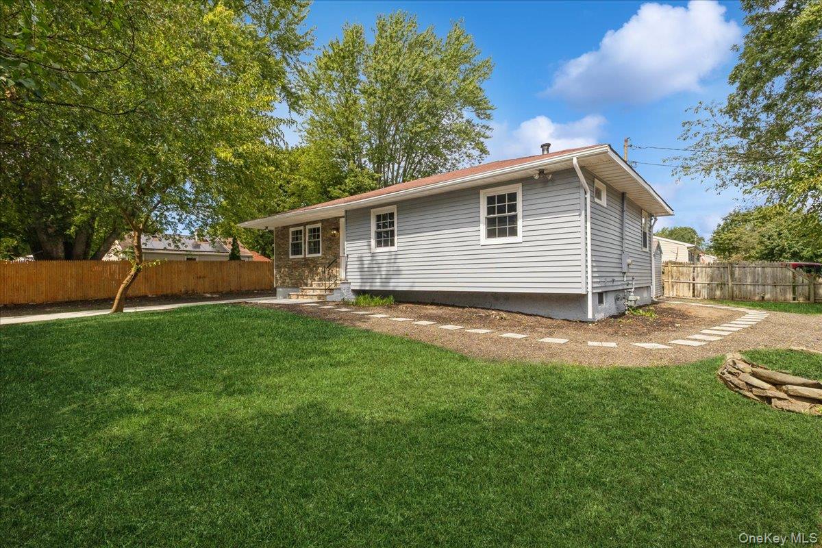 509 Hampton Avenue, Bellport, NY 11713