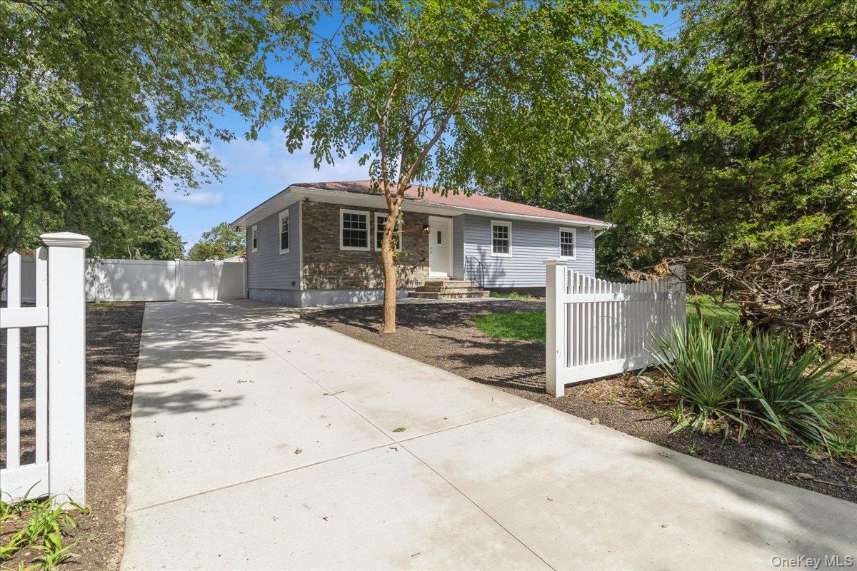 509 Hampton Avenue, Bellport, NY 11713